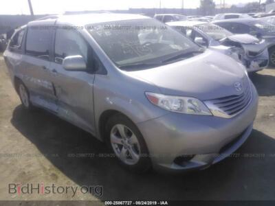 2017 Toyota SIENNA LE, серебристый — VIN 5TDKZ3DC2HS895438, IAAI