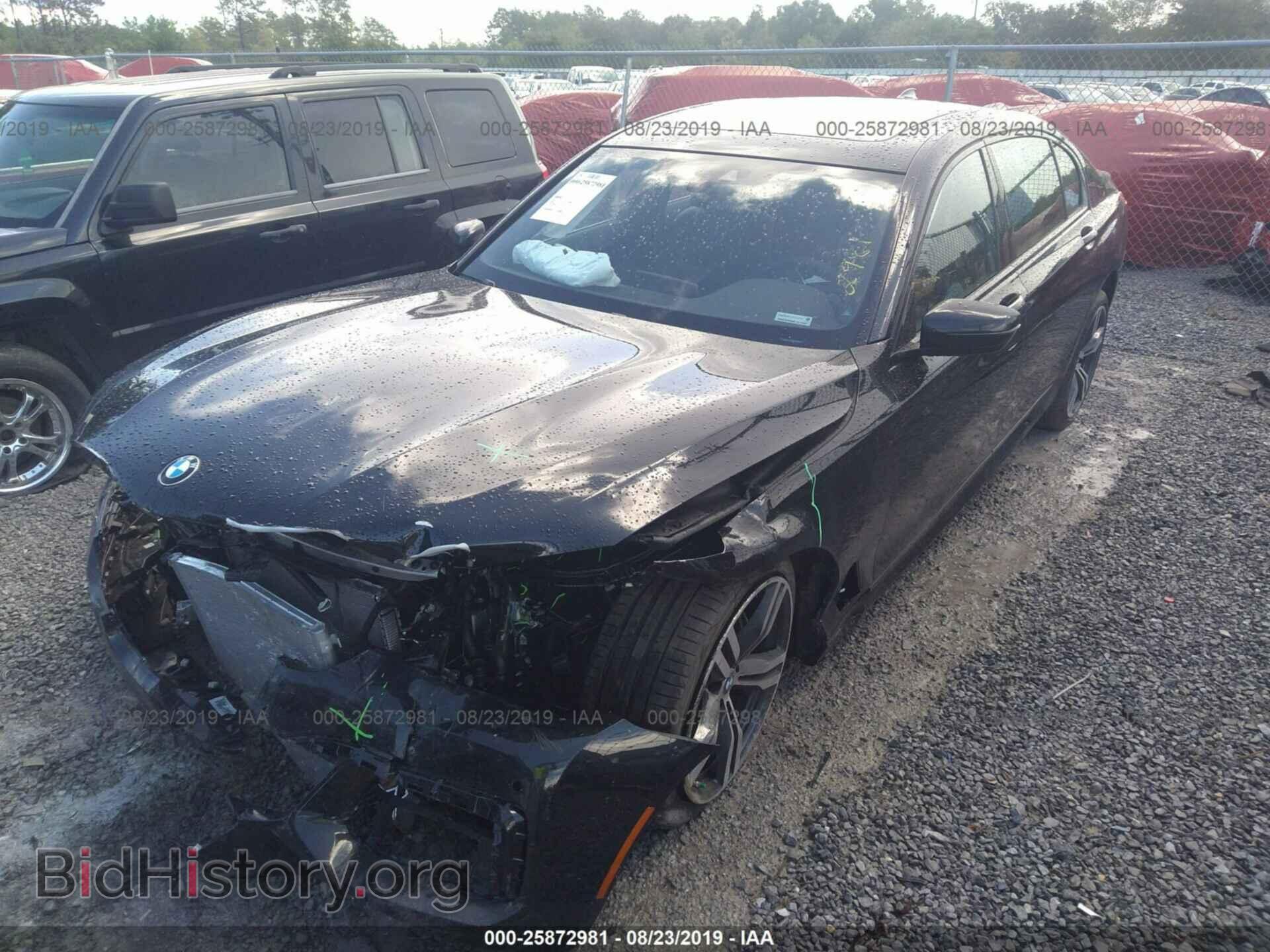 2019 BMW 740 - VIN: WBA7E2C58KB218324 - Фото 2