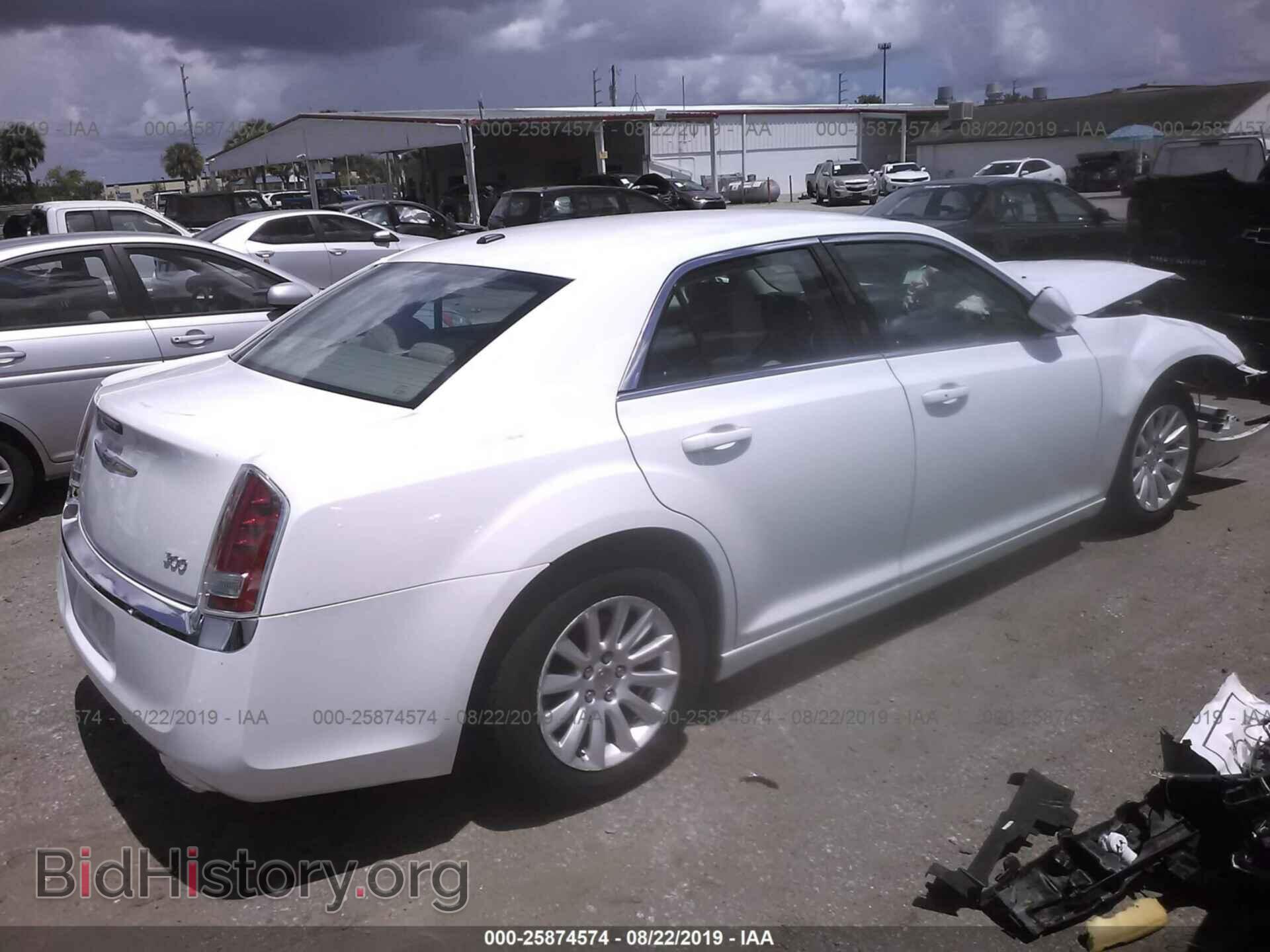 2014 CHRYSLER 300 - VIN: 2C3CCAAG5EH288658 - Фото 4