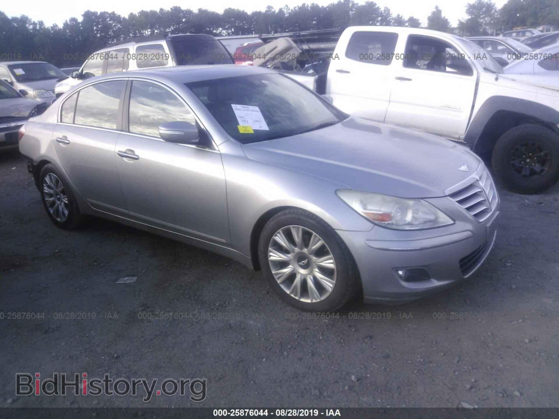 Photo KMHGC4DE8AU082066 - HYUNDAI GENESIS 2010