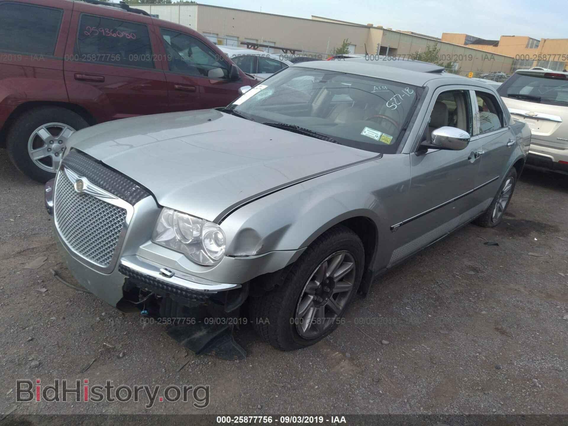 2005 CHRYSLER 300C - VIN: 2C3AA63H05H173885 - Фото 2