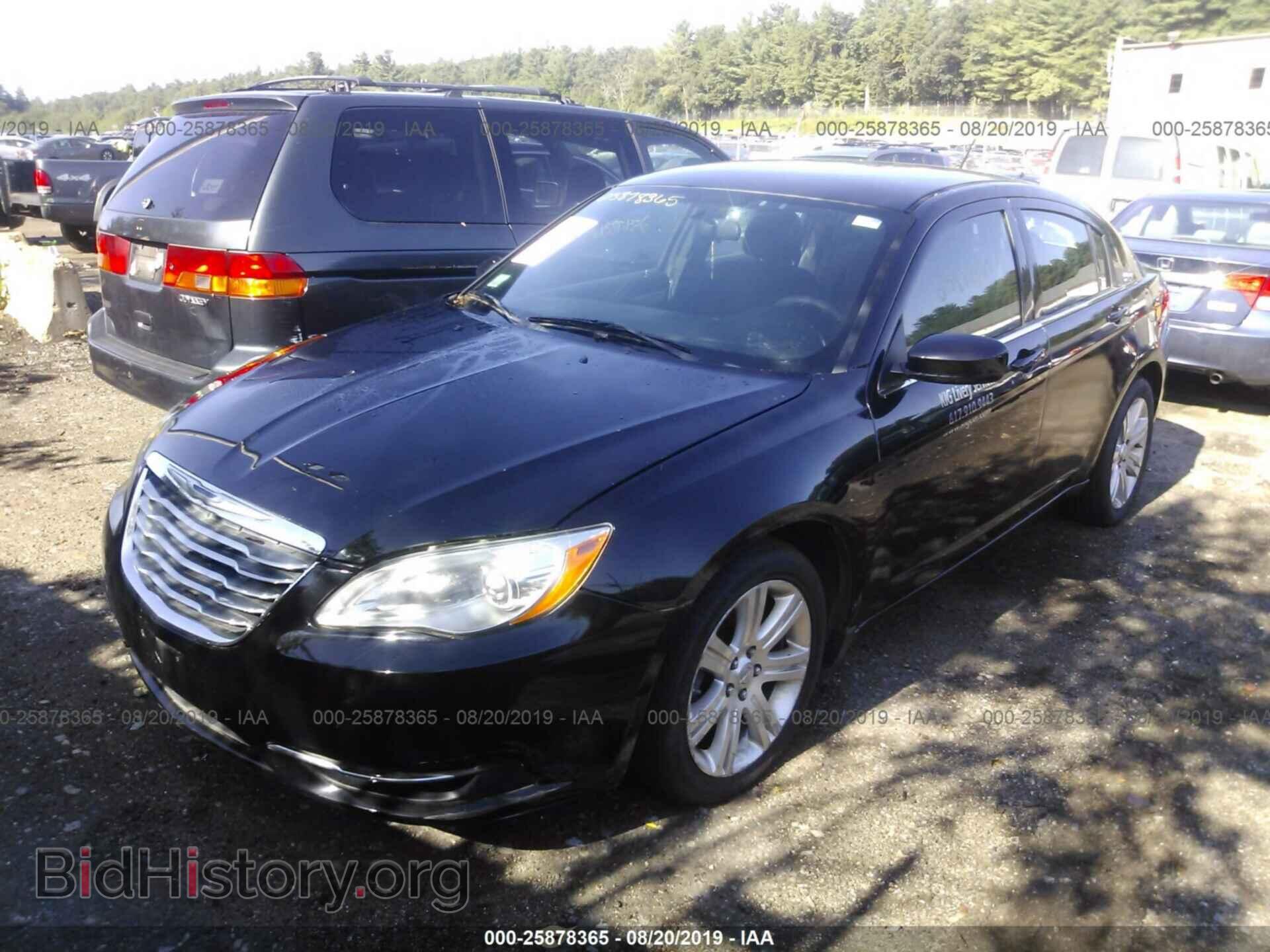 2013 CHRYSLER 200 - VIN: 1C3CCBAB4DN705901 - Фото 2