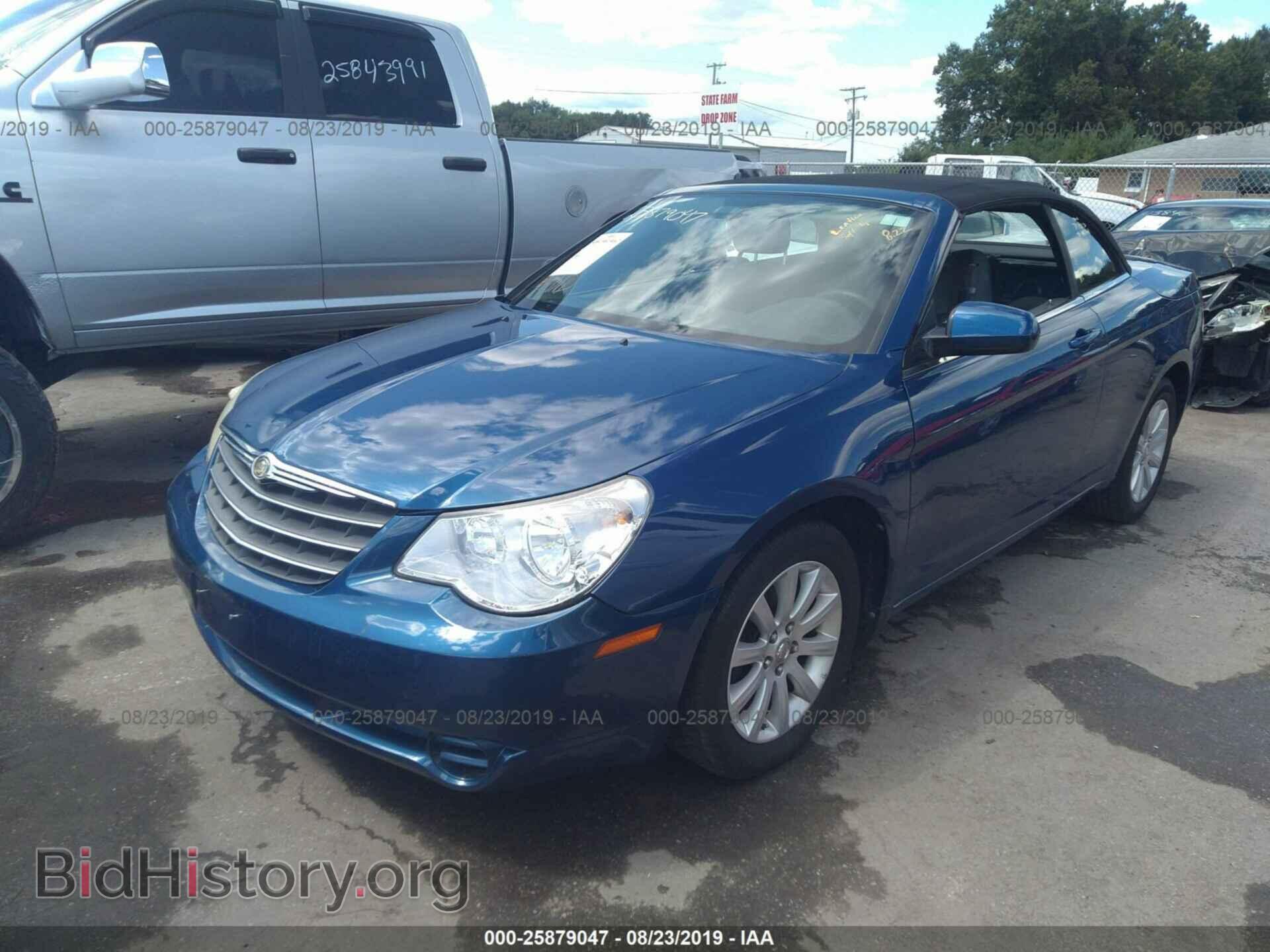 2010 CHRYSLER SEBRING - VIN: 1C3BC5ED7AN166565 - Фото 2