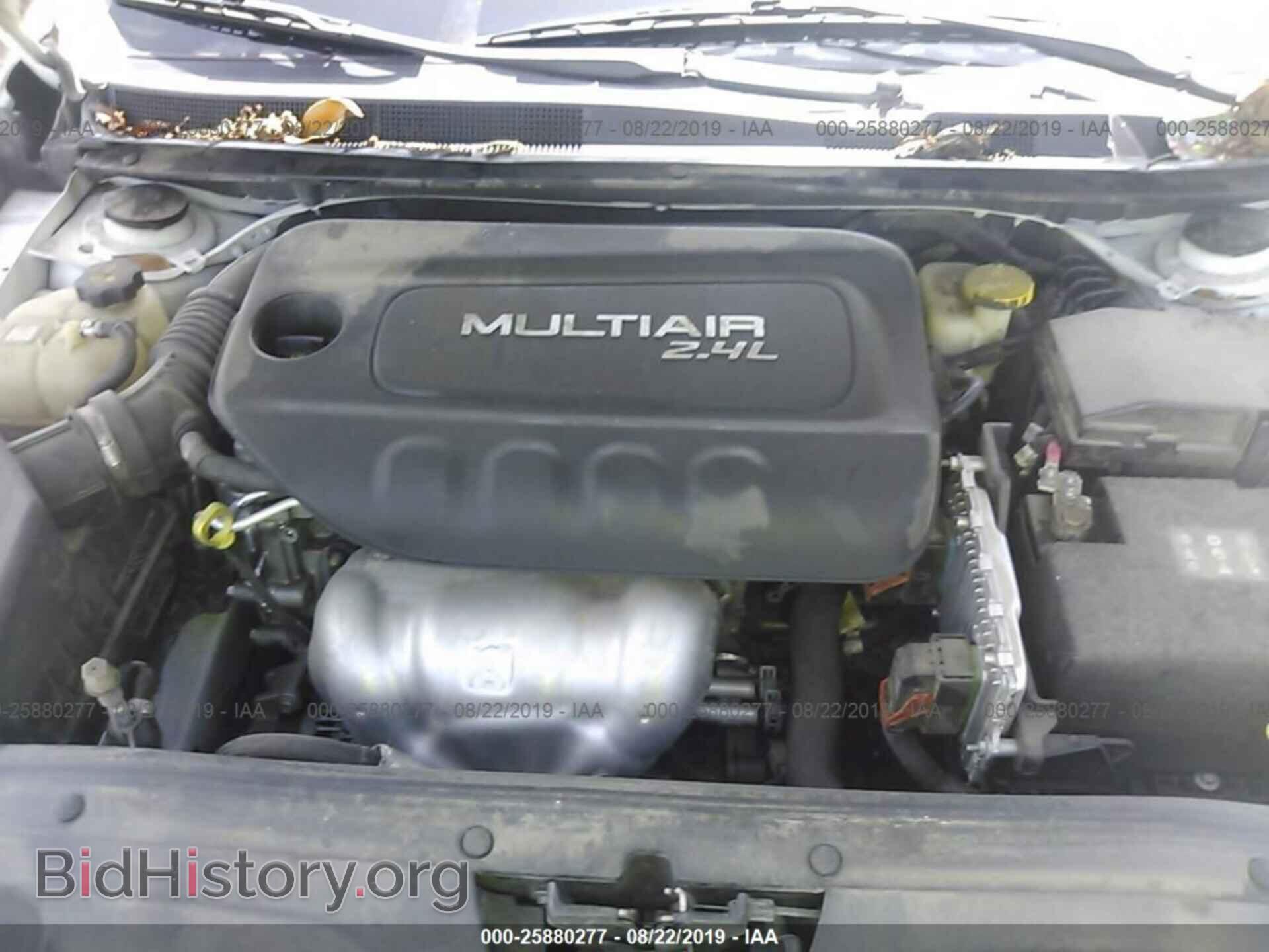 2016 CHRYSLER 200 - VIN: 1C3CCCAB5GN106340 - Фото 10