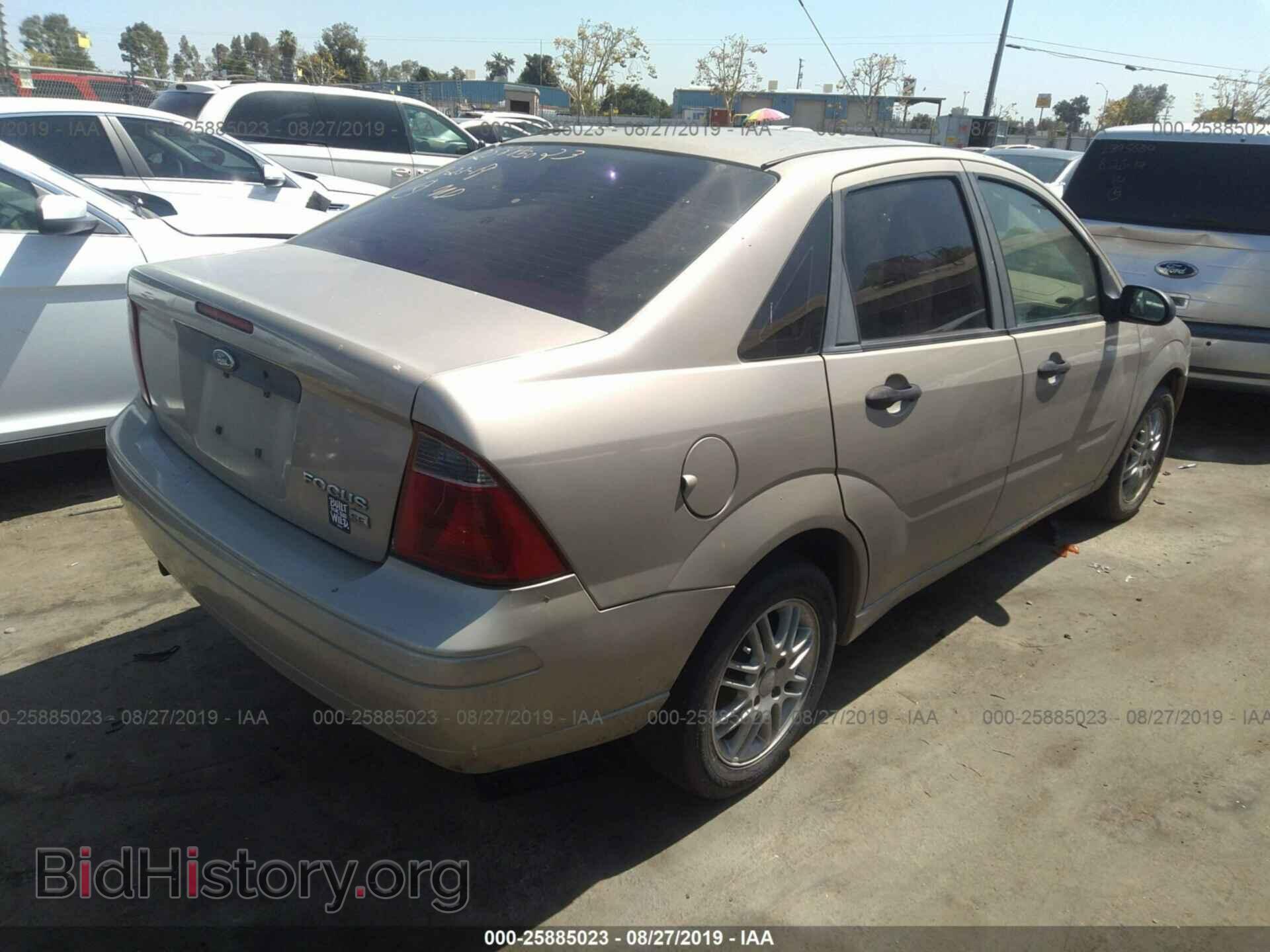 2007 FORD FOCUS - VIN: 1FAHP34N27W190824 - Photo 4