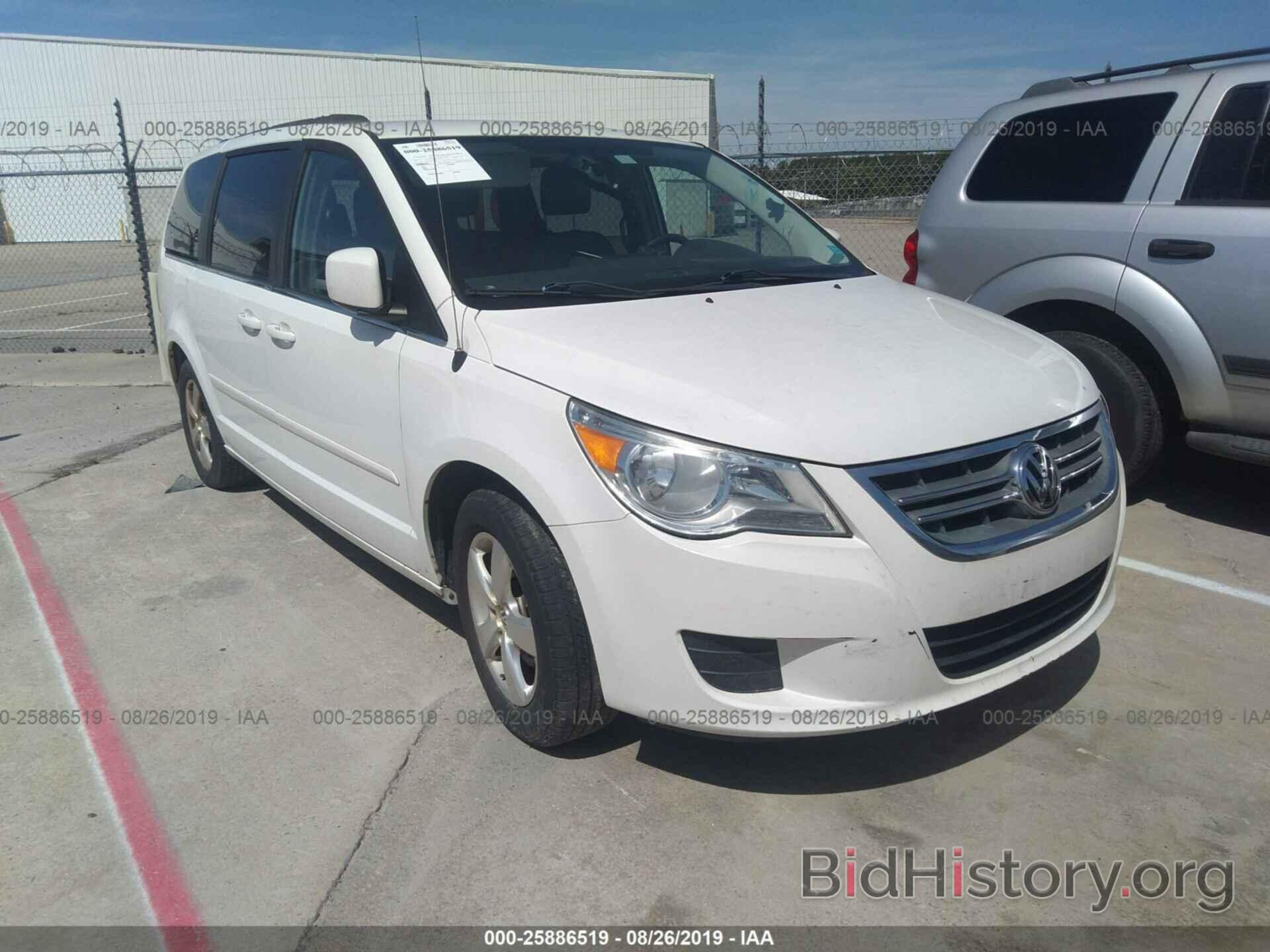 Photo 2V4RW3DG0BR740449 - VOLKSWAGEN ROUTAN 2011