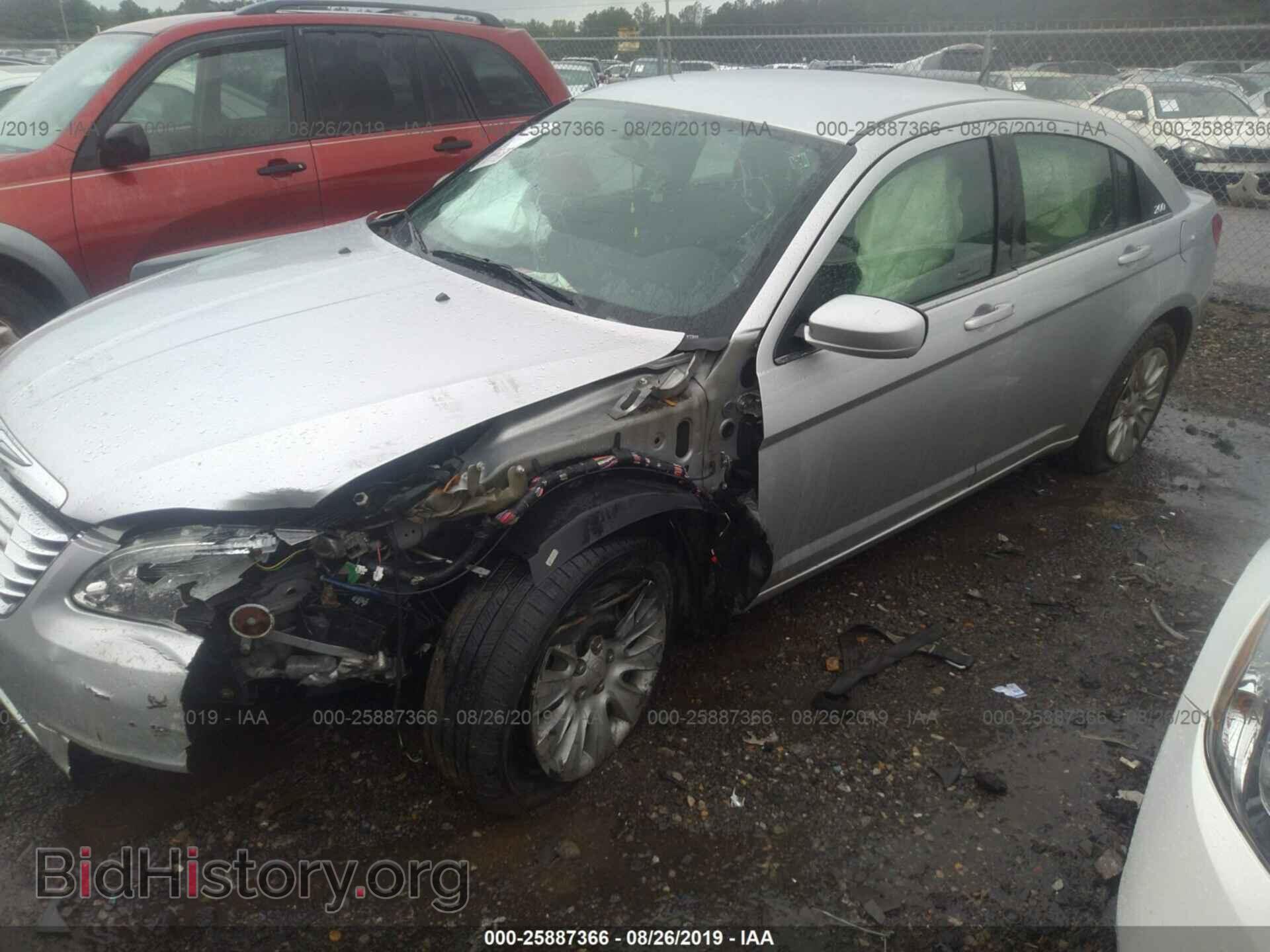 2012 CHRYSLER 200 - VIN: 1C3CCBAB9CN172295 - Фото 2