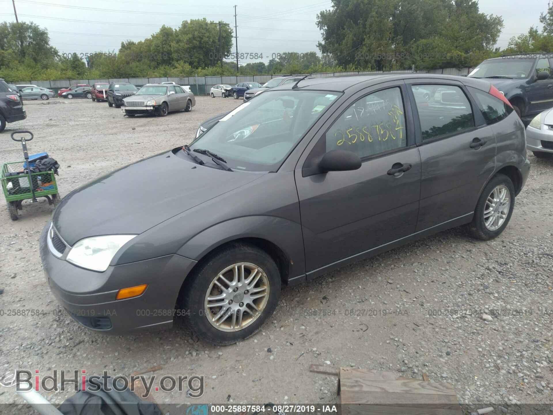 2005 FORD FOCUS - VIN: 3FAHP37NX5R140748 - Фото 2