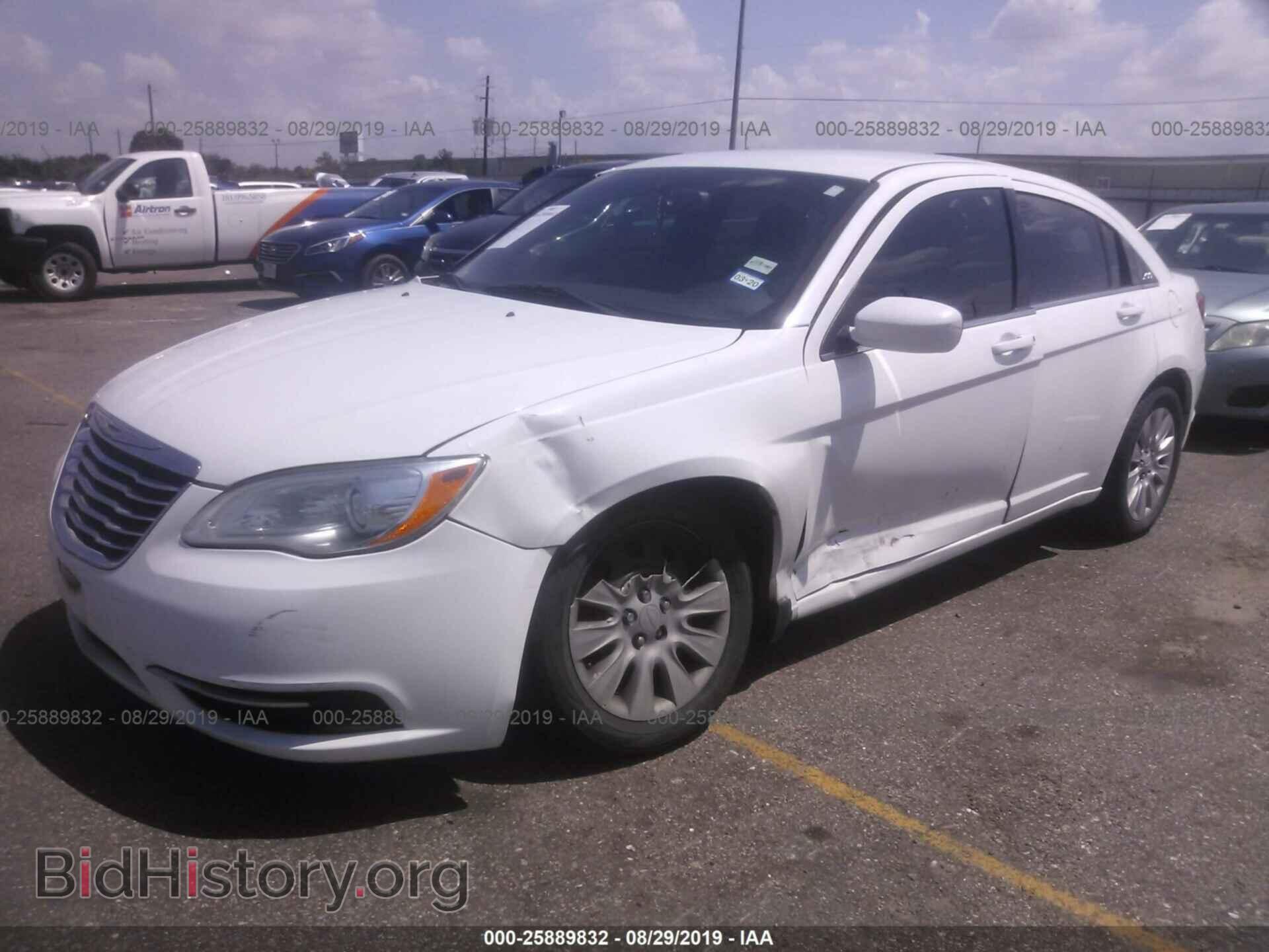 2012 CHRYSLER 200 - VIN: 1C3CCBAG2CN155267 - Фото 2
