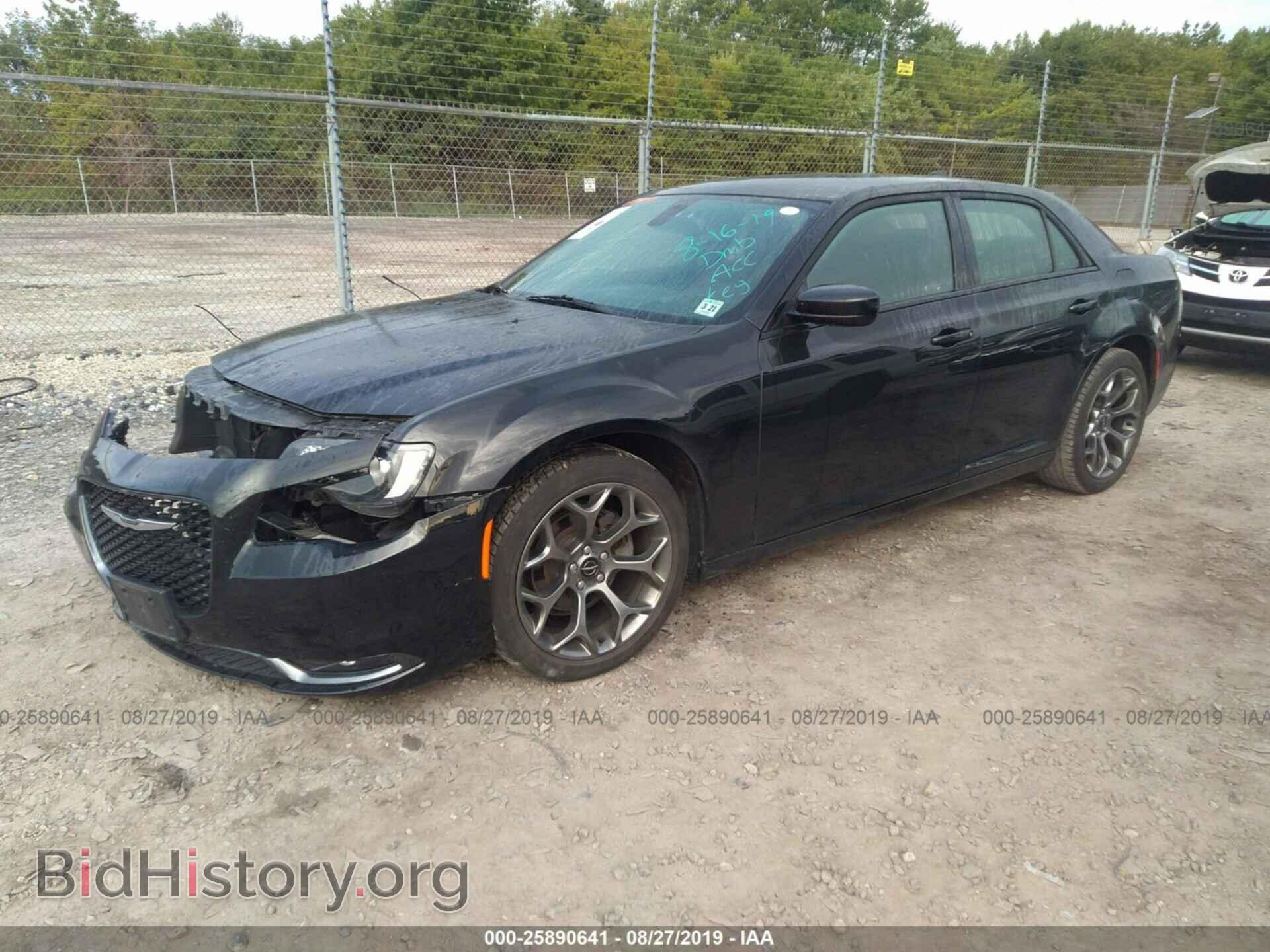 2016 CHRYSLER 300 - VIN: 2C3CCABG0GH352302 - Фото 2