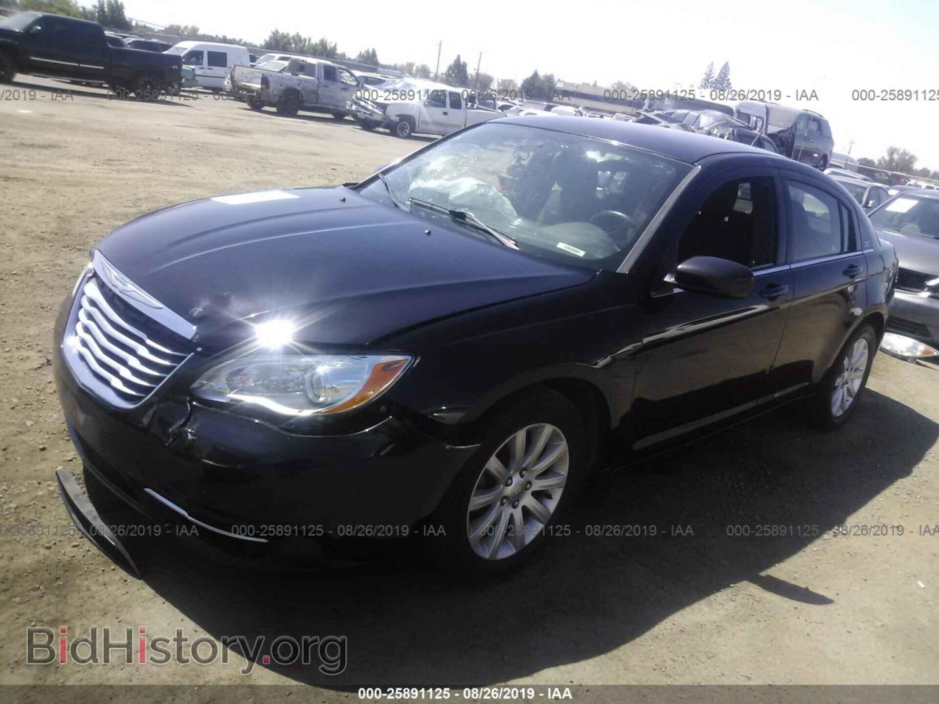 2013 CHRYSLER 200 - VIN: 1C3CCBBG1DN533806 - Фото 2