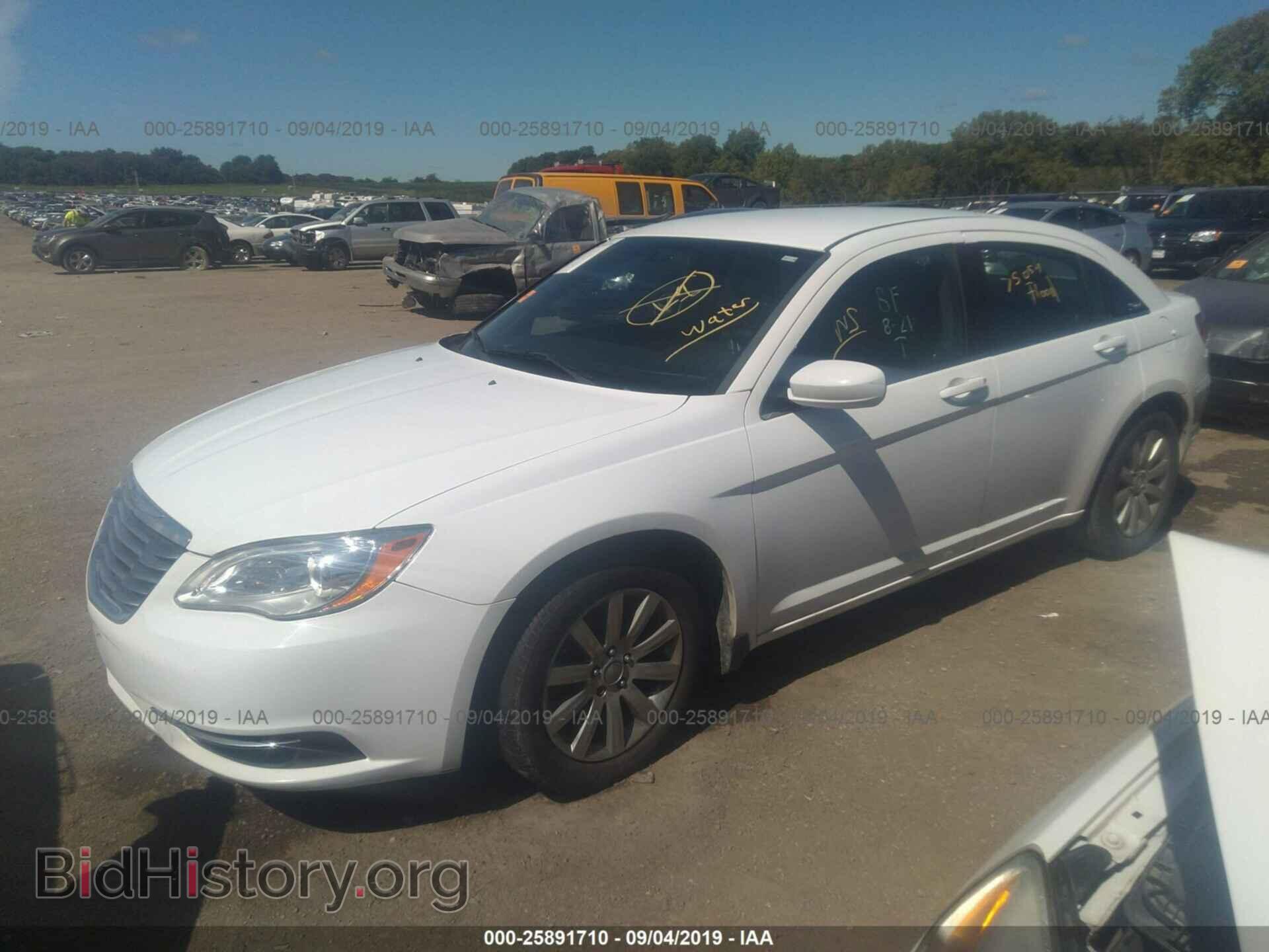 2014 CHRYSLER 200 - VIN: 1C3CCBBG7EN106969 - Фото 2