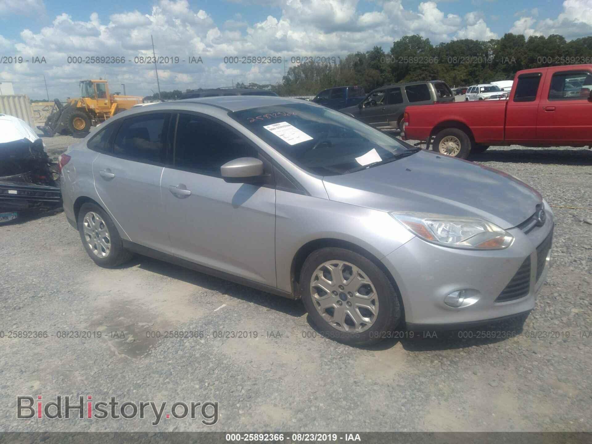 Photo 1FAHP3F26CL360424 - FORD FOCUS 2012