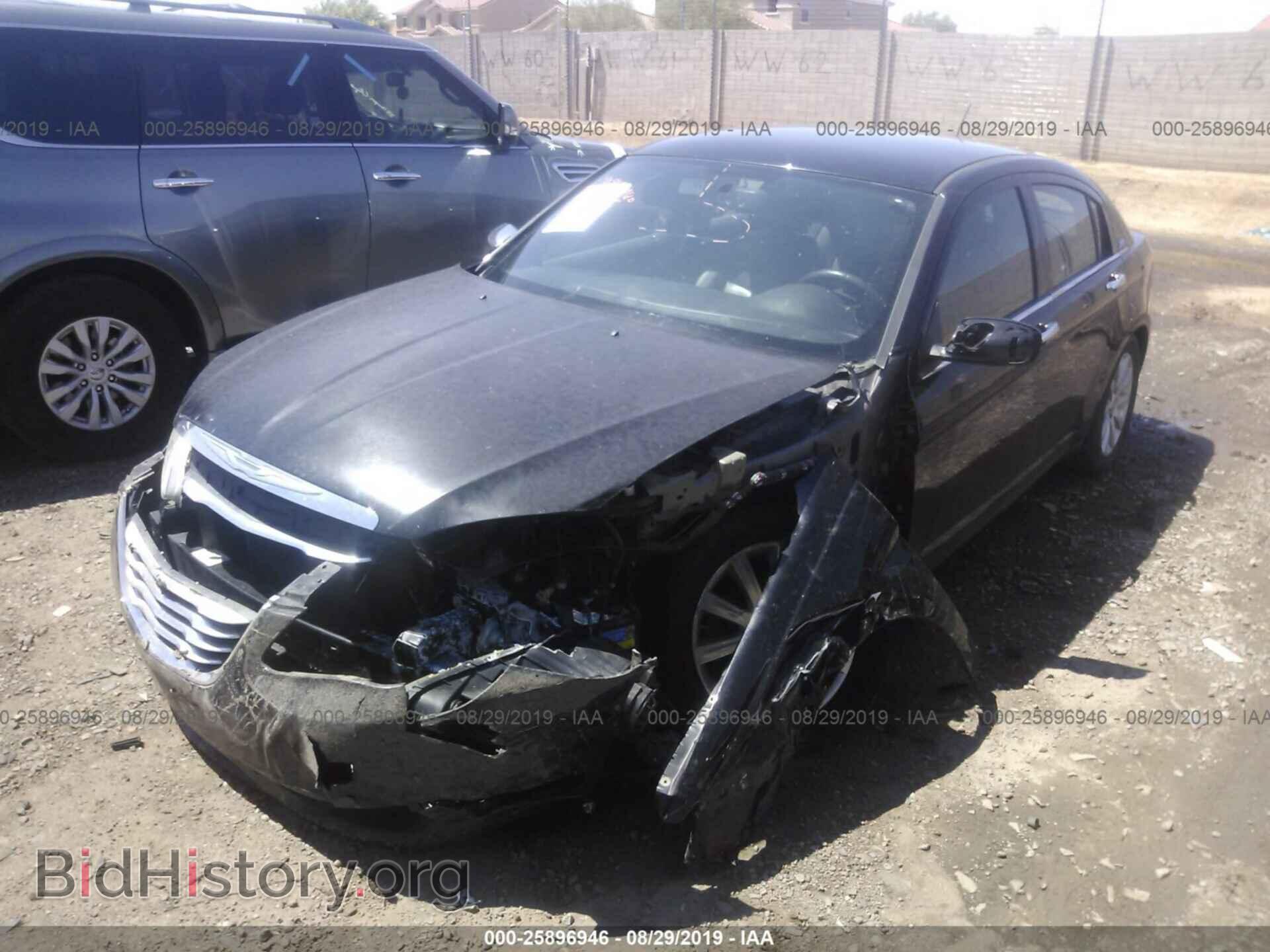 2014 CHRYSLER 200 - VIN: 1C3CCBCG4EN100075 - Фото 2