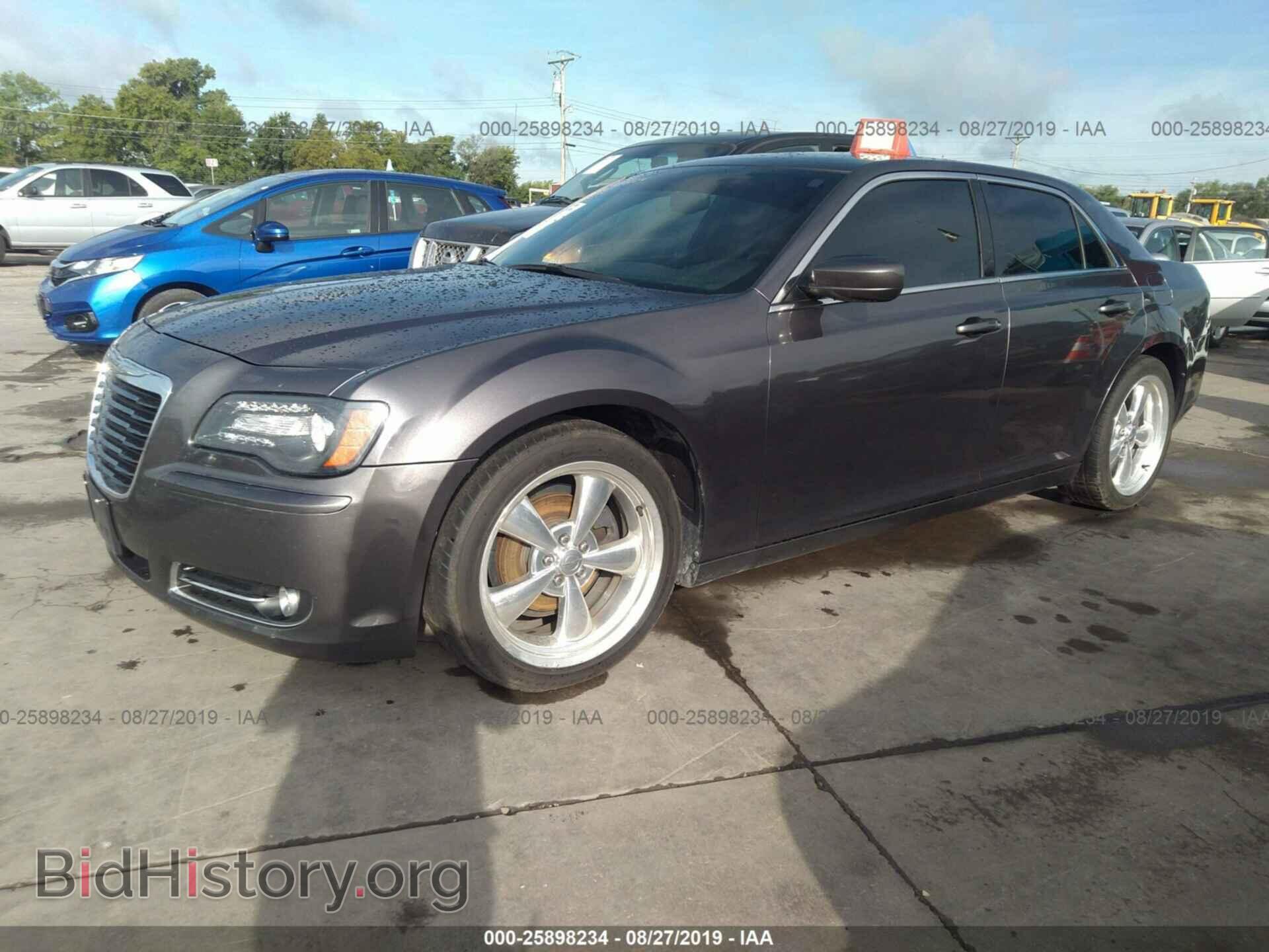 2013 CHRYSLER 300 - VIN: 2C3CCABG1DH698970 - Фото 2