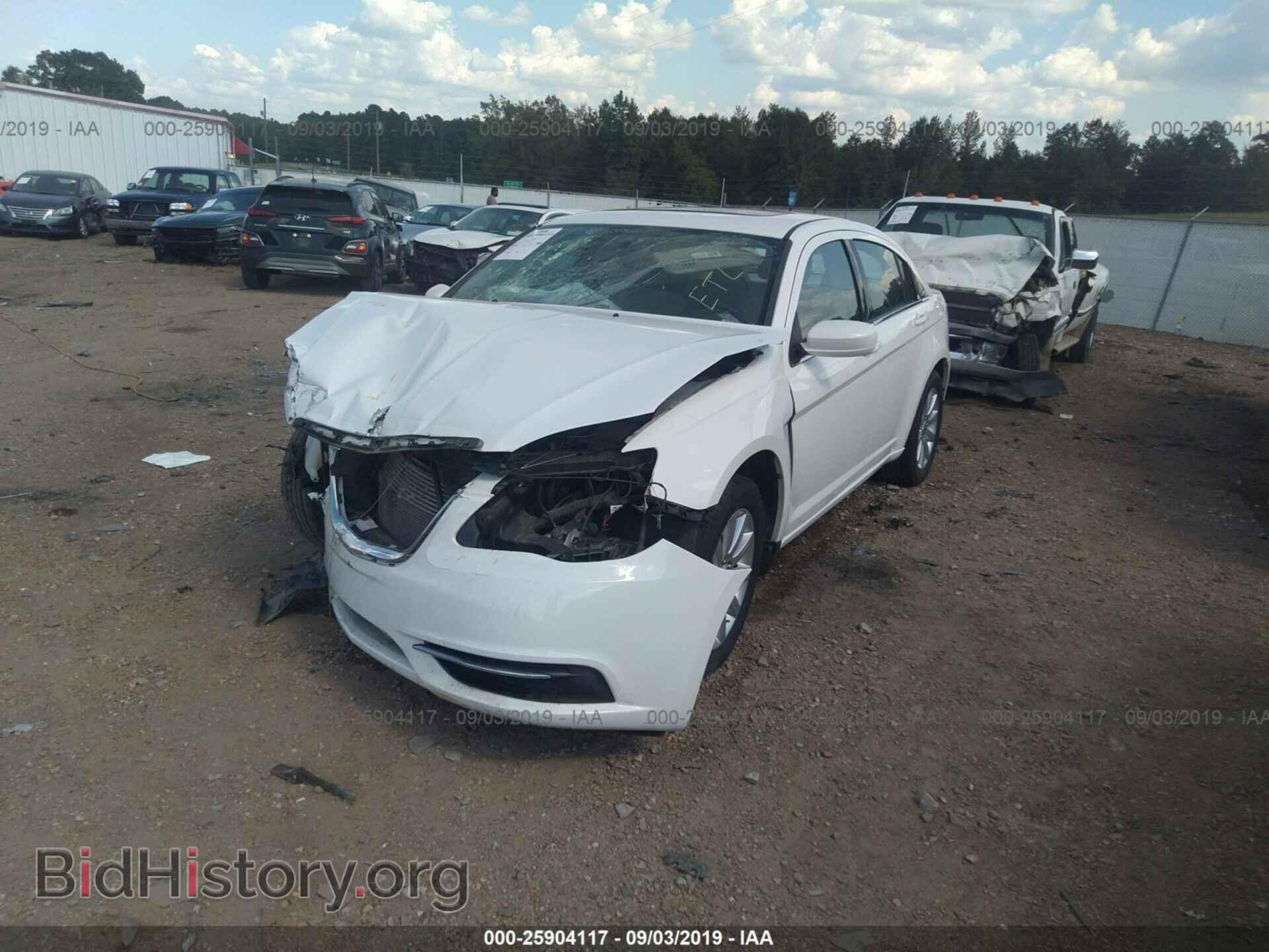 2011 CHRYSLER 200 - VIN: 1C3BC1FB8BN500612 - Photo 2