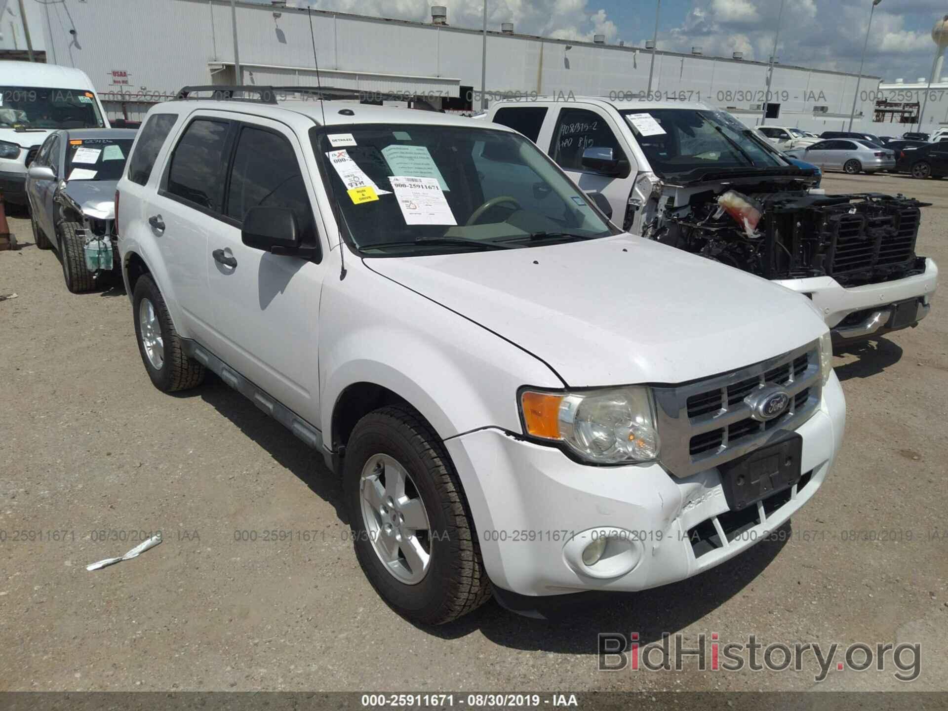 Photo 1FMCU0D71BKA15960 - FORD ESCAPE 2011