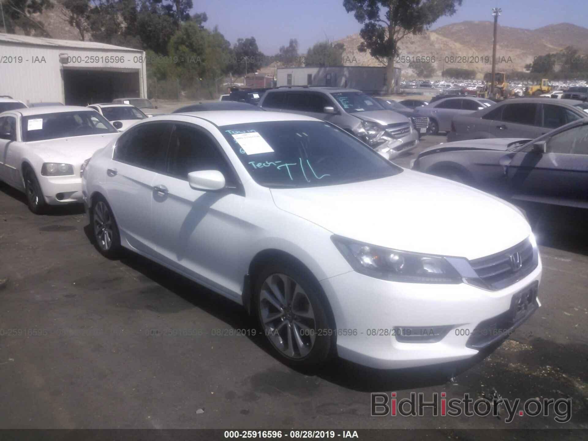 Photo 1HGCR2F55DA060827 - HONDA ACCORD 2013