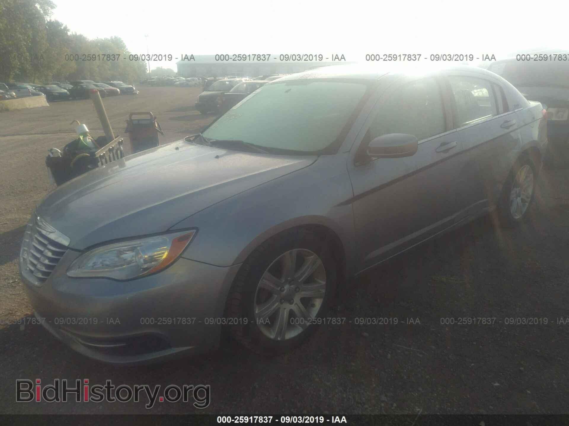 2013 CHRYSLER 200 - VIN: 1C3CCBBB5DN743331 - Фото 2