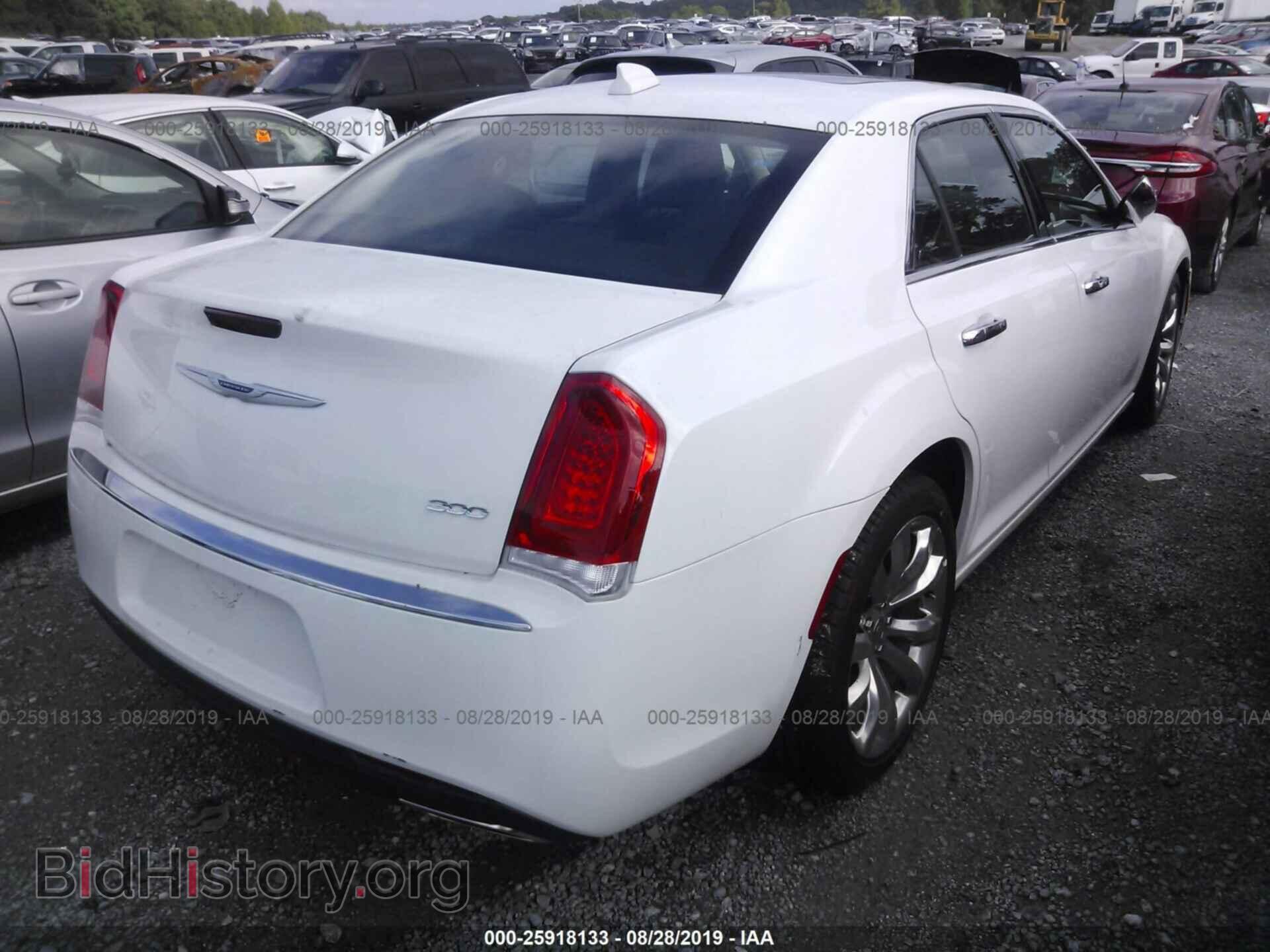 2019 CHRYSLER 300 - VIN: 2C3CCAEG4KH631238 - Фото 4