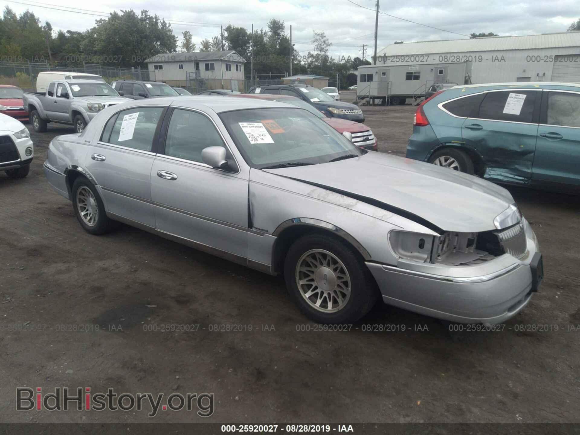 Фотография 1LNHM82W8YY788509 - LINCOLN TOWN CAR 2000