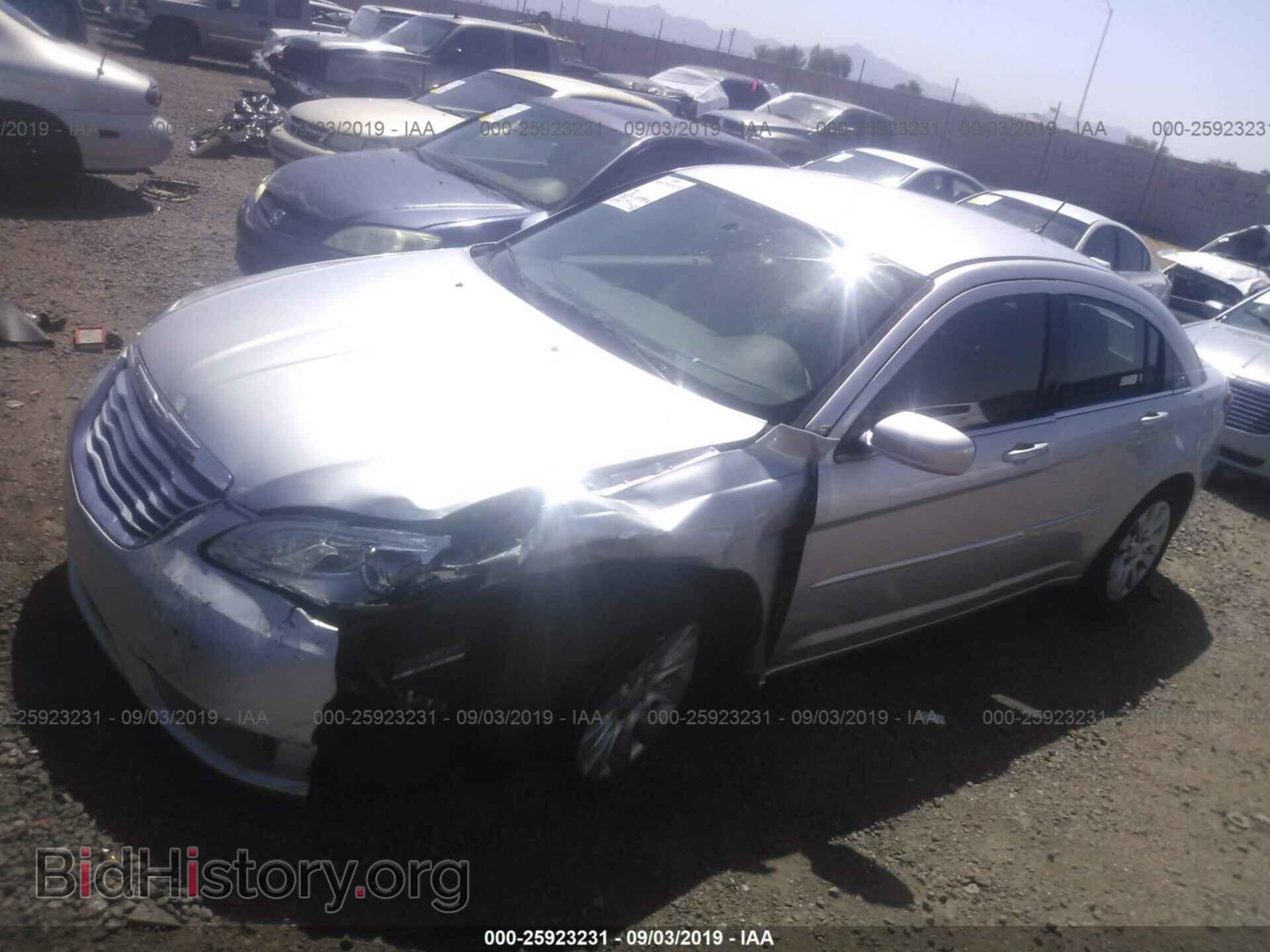 2012 CHRYSLER 200 - VIN: 1C3CCBAB2CN202169 - Фото 2