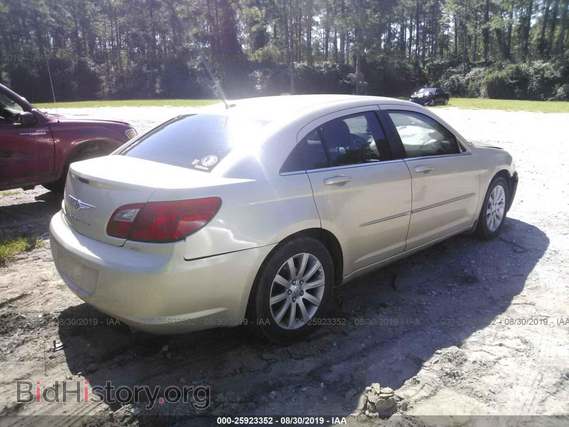 2010 CHRYSLER SEBRING - VIN: 1C3CC5FD2AN192140 - Фото 4