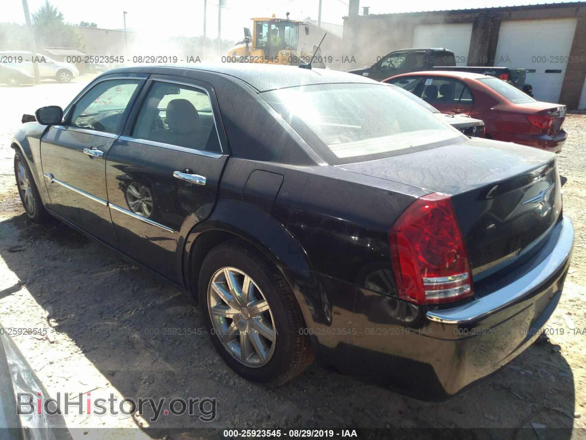 2008 CHRYSLER 300C - VIN: 2C3LA63H28H226289 - Фото 3