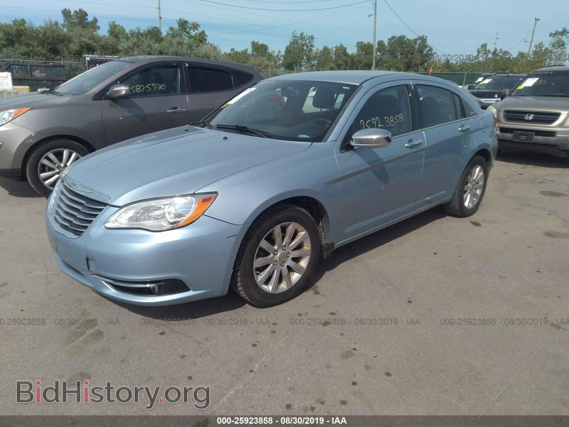 2013 CHRYSLER 200 - VIN: 1C3CCBCG3DN523485 - Фото 2