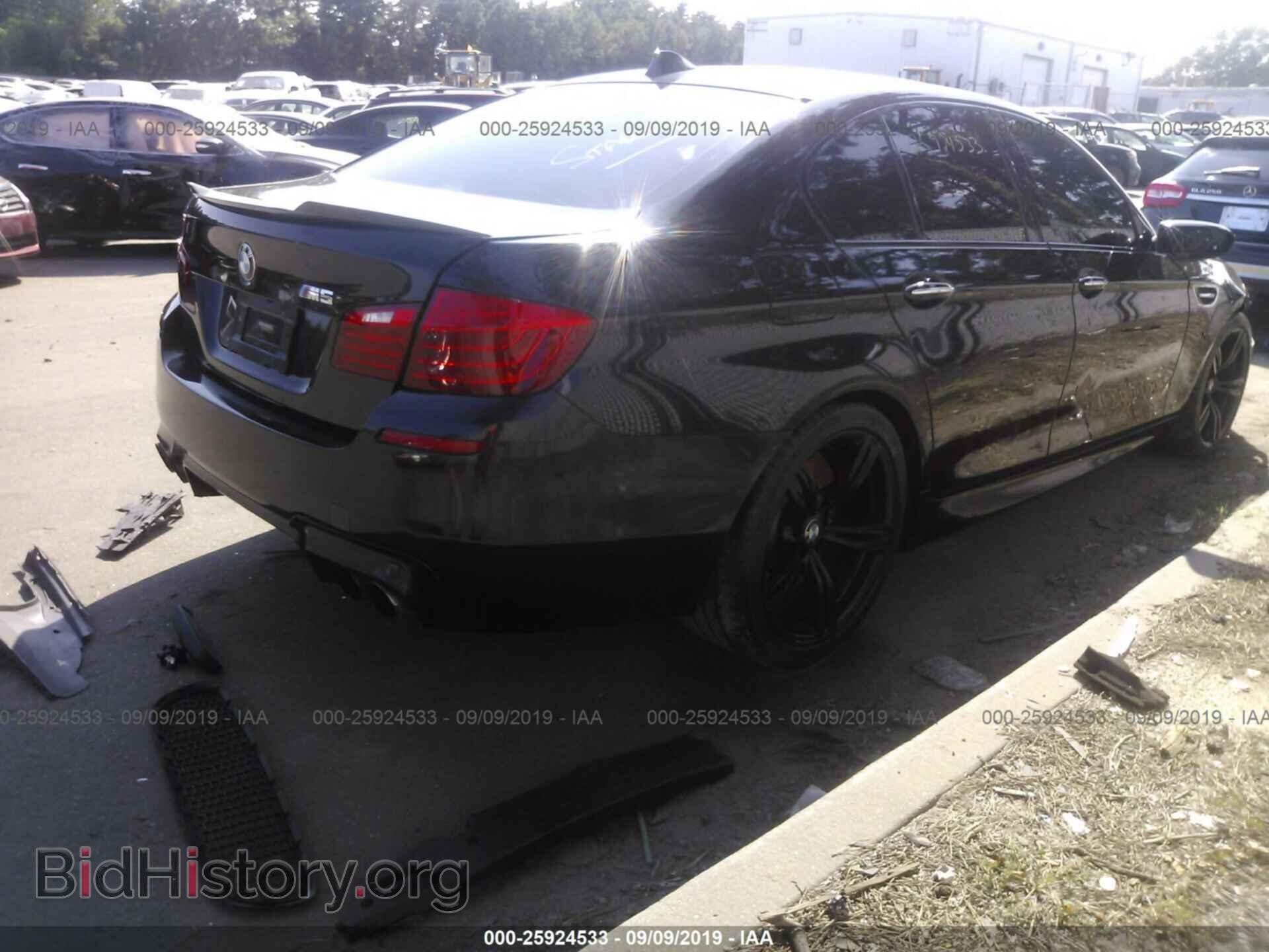 2014 BMW M5 - VIN: WBSFV9C5XED097434 - Фото 4