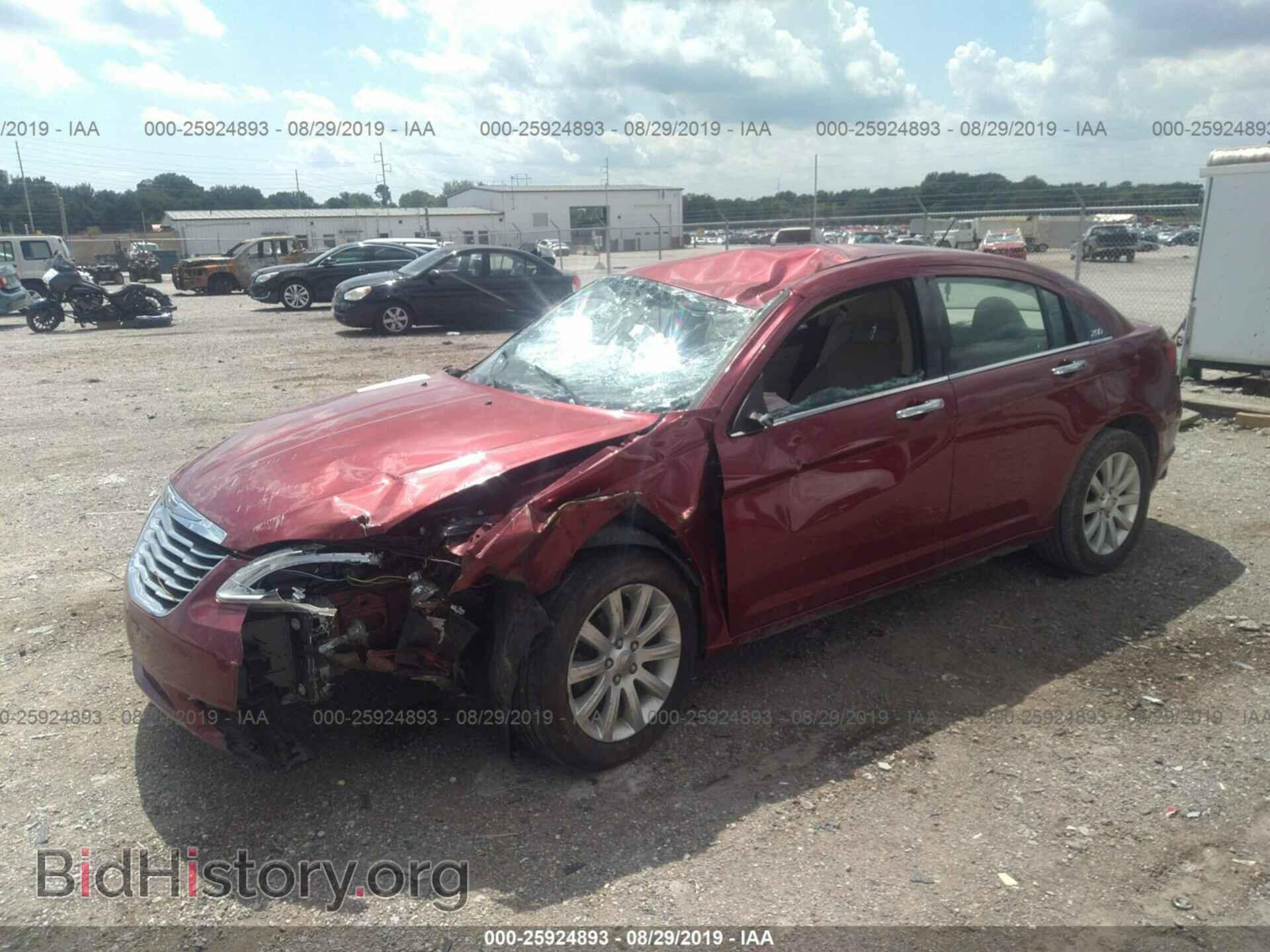 2013 CHRYSLER 200 - VIN: 1C3CCBCG1DN500562 - Photo 2