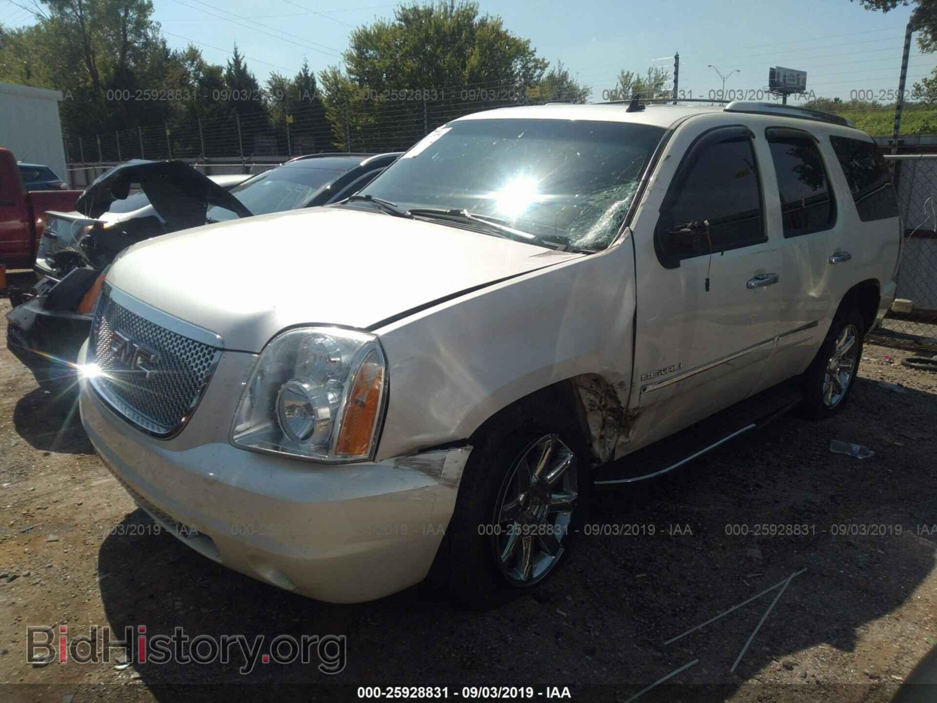 2011 GMC YUKON - VIN: 1GKS2EEF6BR378131 - Photo 2