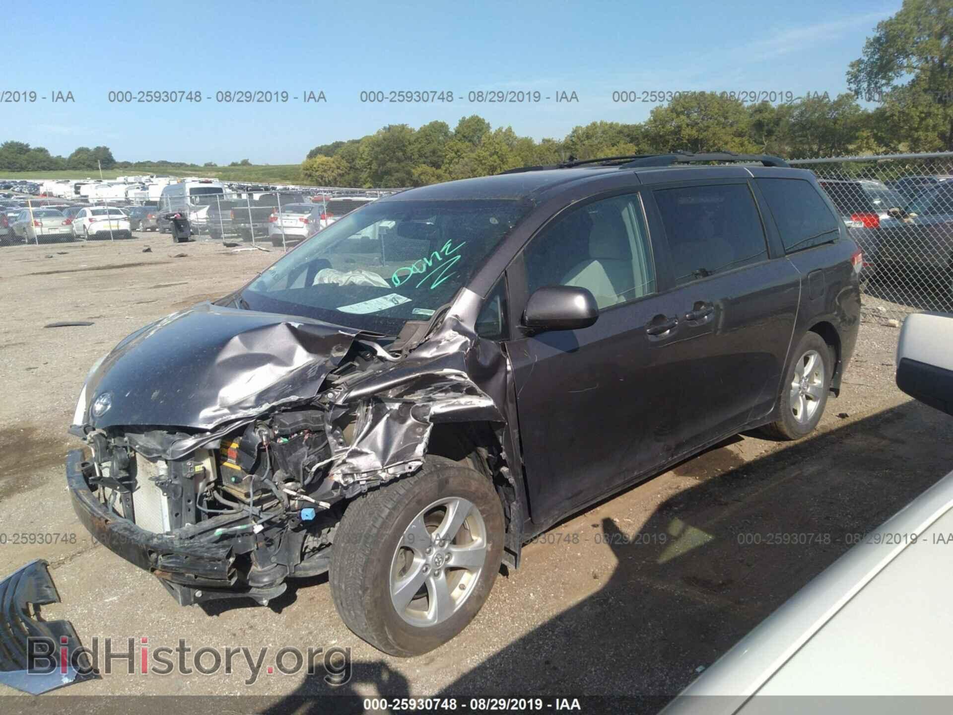2013 TOYOTA SIENNA - VIN: 5TDKK3DC8DS309856 - Фото 2