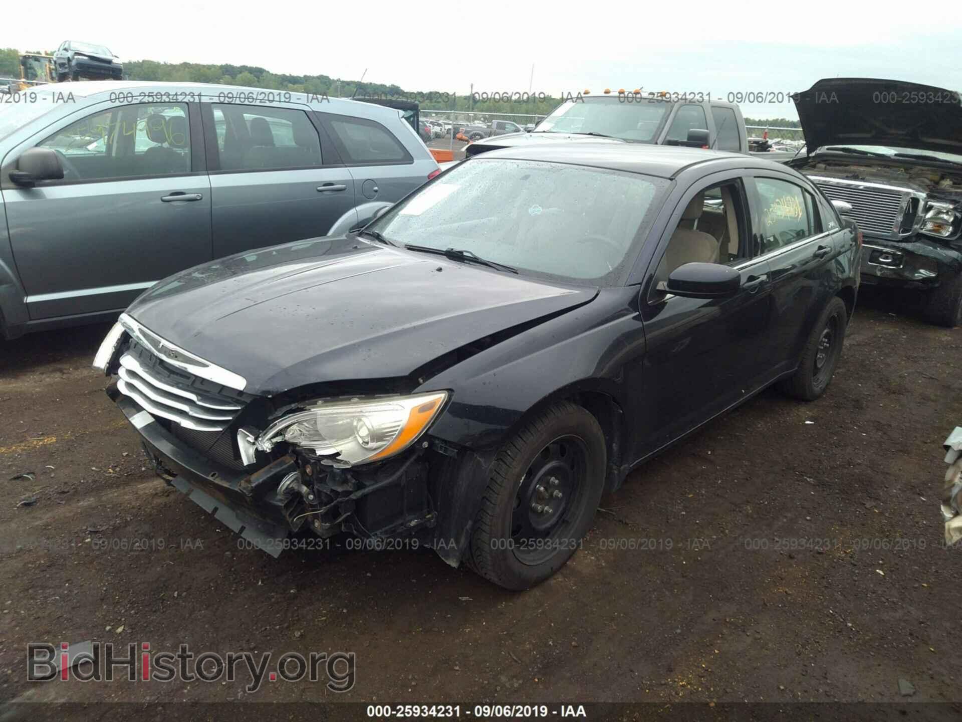 2011 CHRYSLER 200 - VIN: 1C3BC4FB7BN522375 - Фото 2