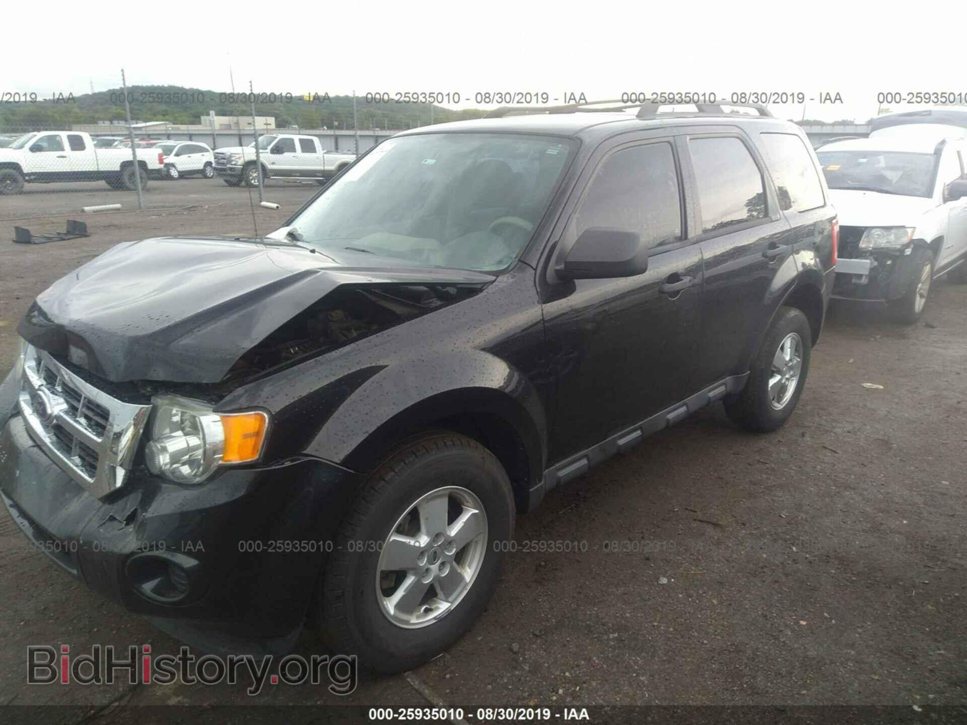 2011 FORD ESCAPE - VIN: 1FMCU0C79BKC62855 - Photo 2