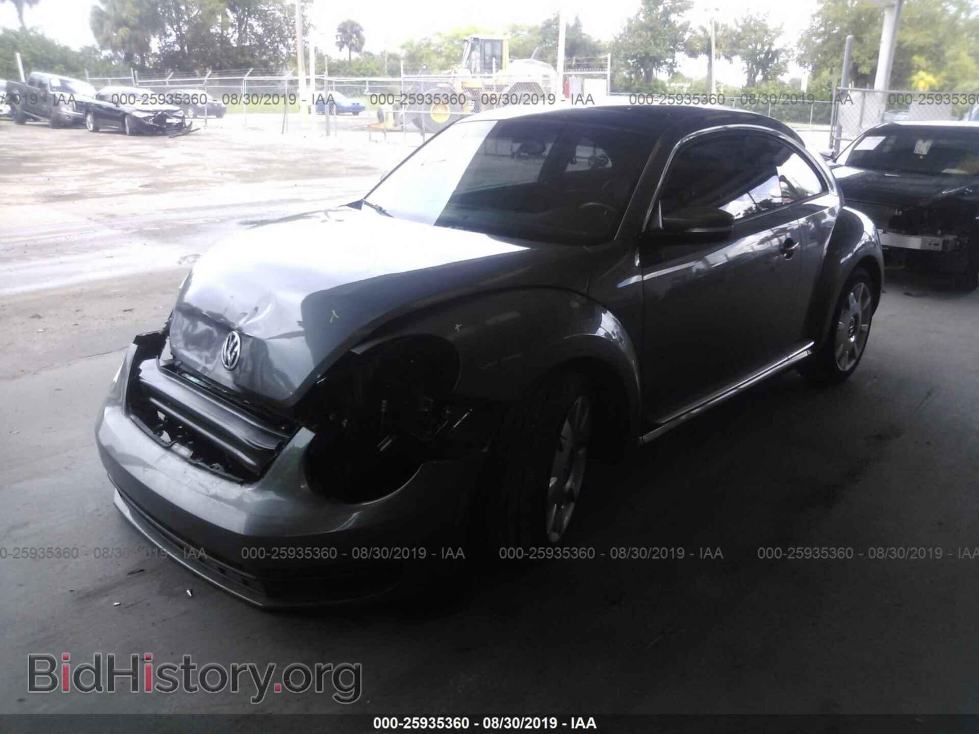 2013 VOLKSWAGEN BEETLE - VIN: 3VWJP7AT7DM653040 - Фото 2