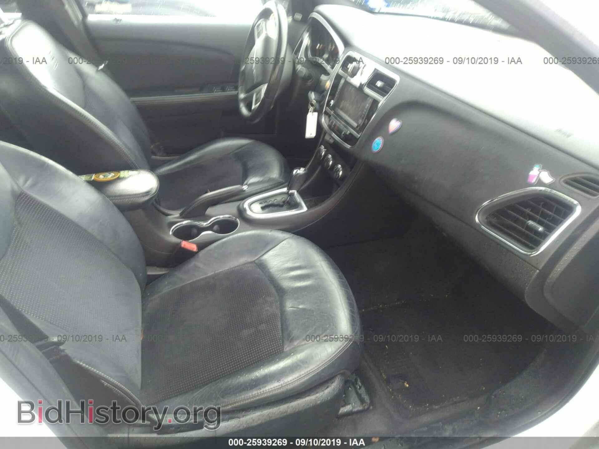 2012 CHRYSLER 200 - VIN: 1C3CCBHGXCN276831 - Фото 5