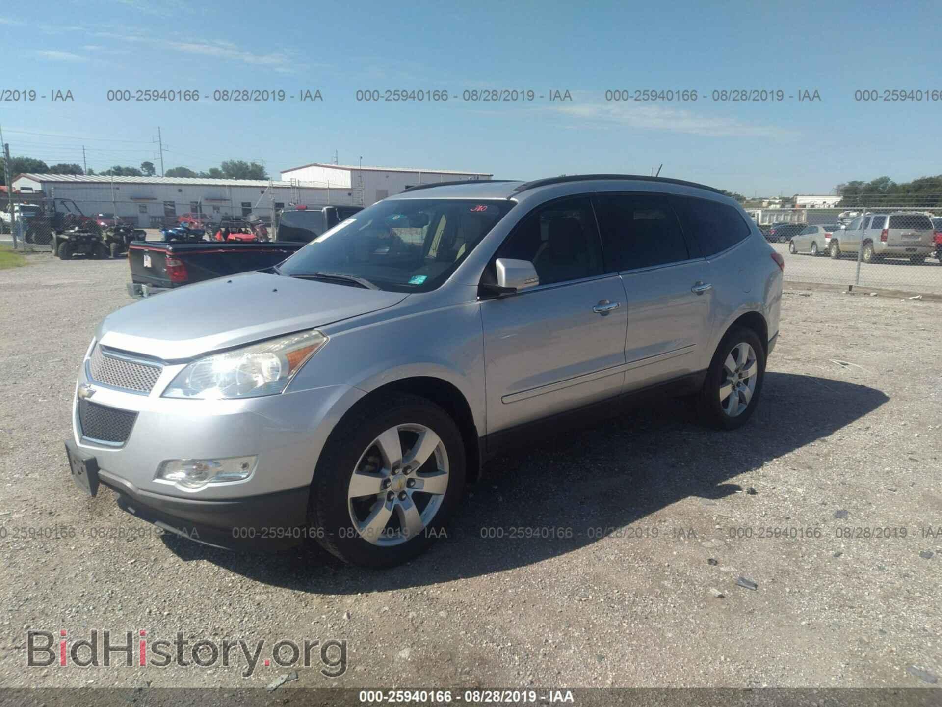 2012 CHEVROLET TRAVERSE - VIN: 1GNKRLEDXCJ296579 - Фото 2