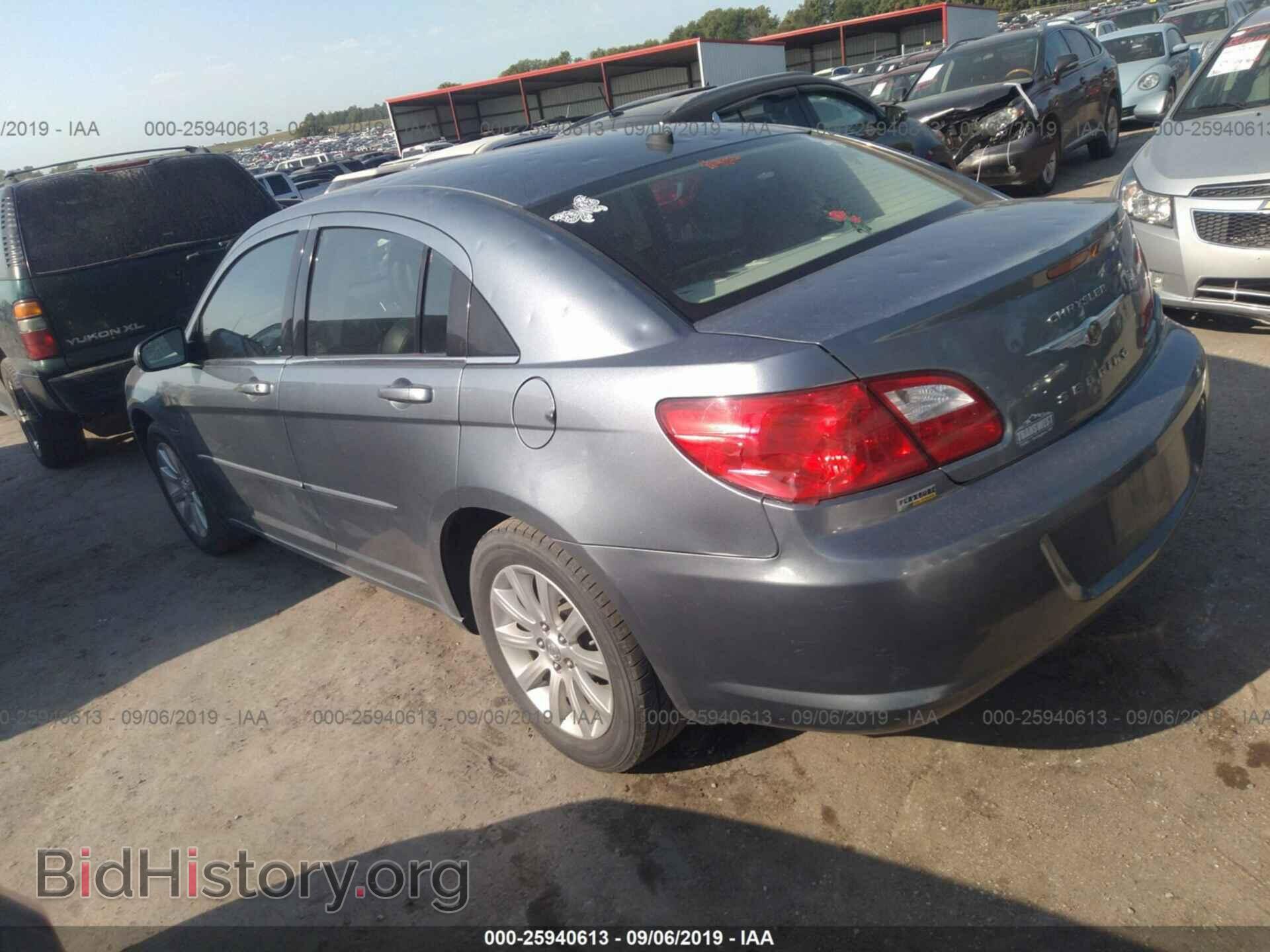 2010 CHRYSLER SEBRING - VIN: 1C3CC5FD3AN133601 - Фото 3