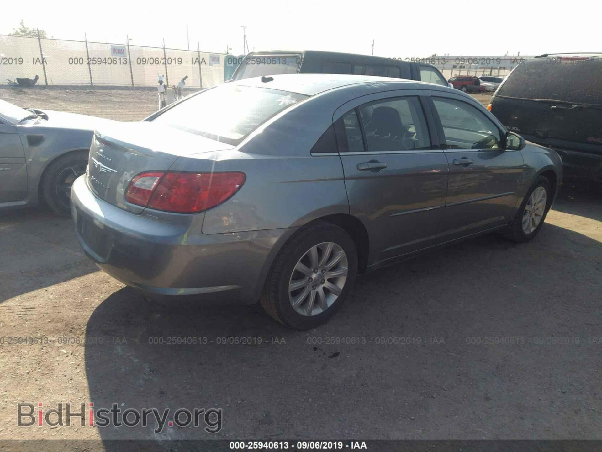 2010 CHRYSLER SEBRING - VIN: 1C3CC5FD3AN133601 - Фото 4