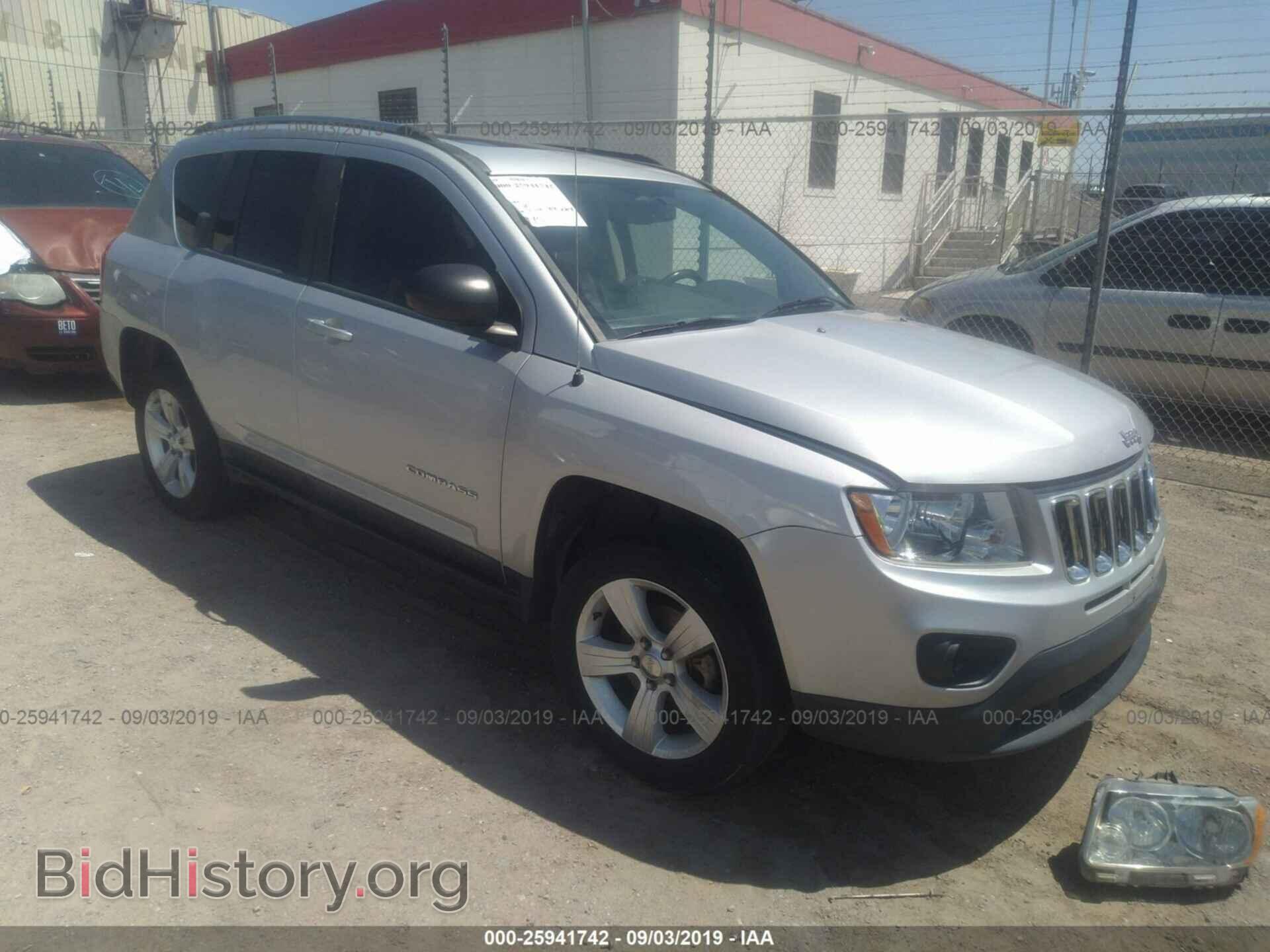 Photo 1J4NT1FB0BD253451 - JEEP COMPASS 2011