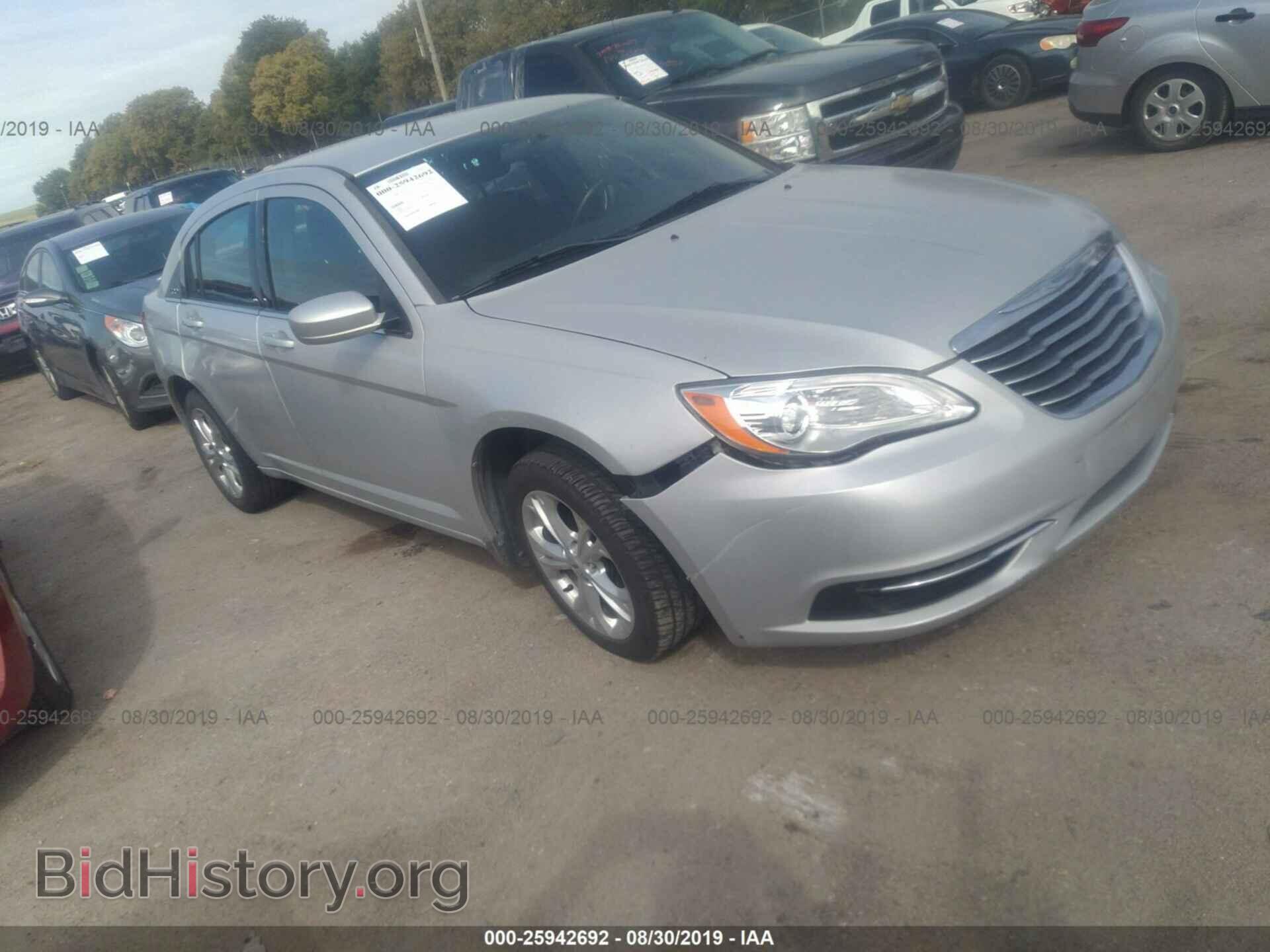 Photo 1C3BC1FB8BN555352 - CHRYSLER 200 2011