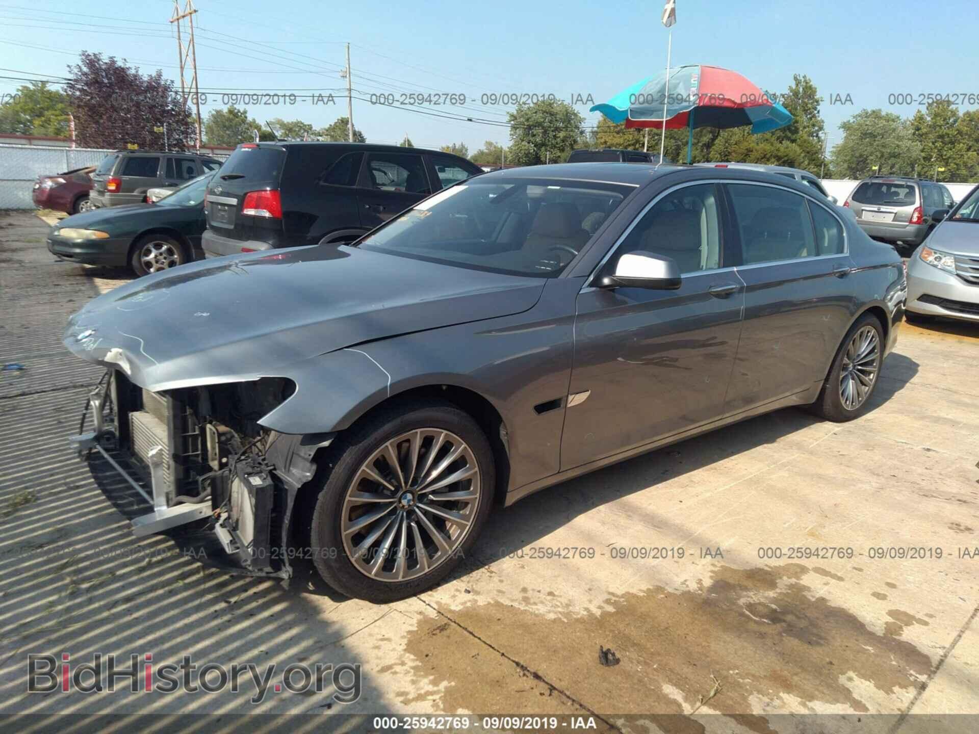 2011 BMW 740 - VIN: WBAKB4C58BC573826 - Фото 2
