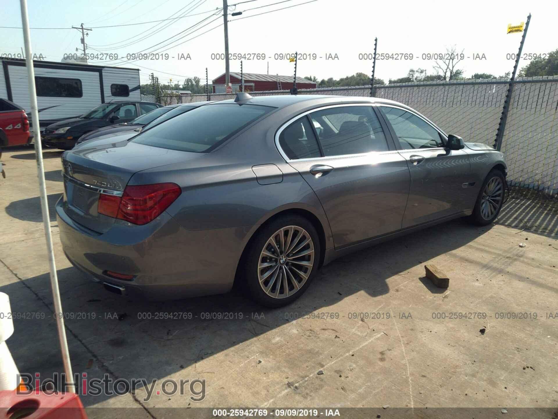 2011 BMW 740 - VIN: WBAKB4C58BC573826 - Фото 4