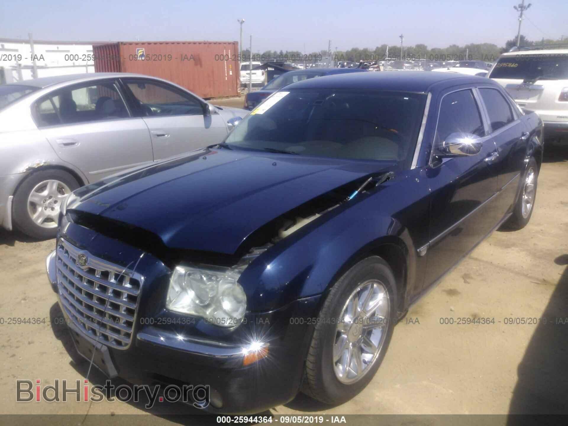 2006 CHRYSLER 300C - VIN: 2C3KA63H56H156912 - Фото 2