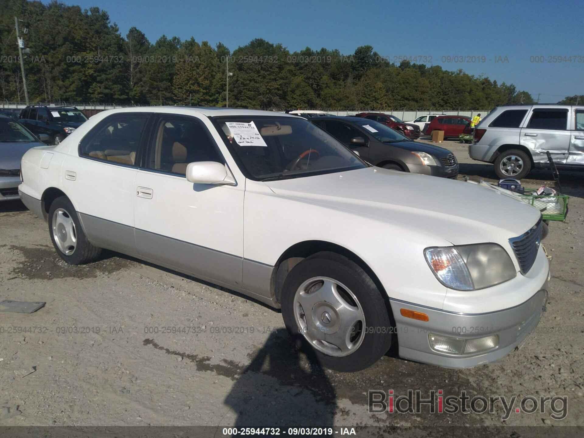 Photo JT8BH28FXX0163608 - LEXUS LS 1999