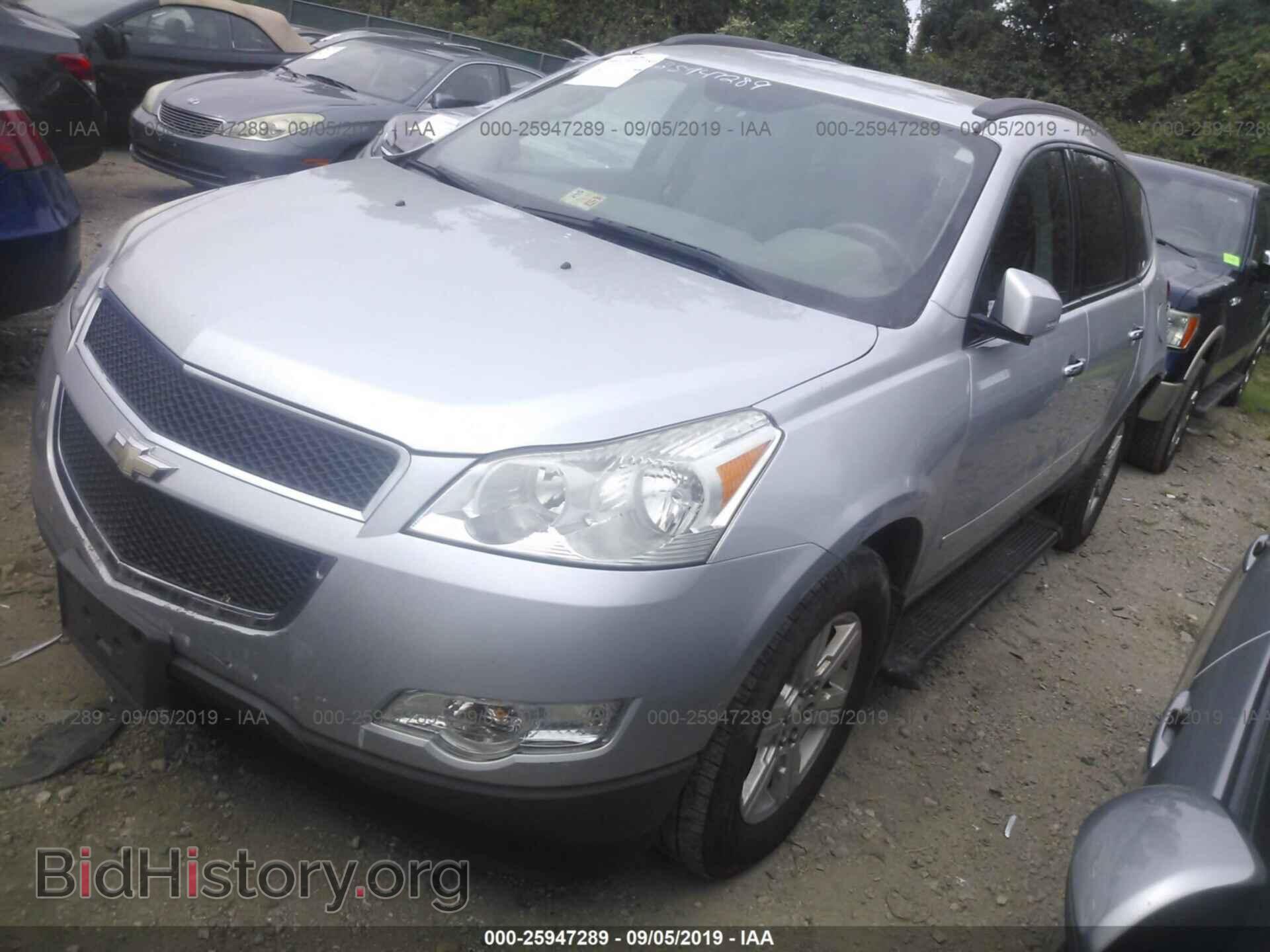 2011 CHEVROLET TRAVERSE - VIN: 1GNKRGED9BJ319047 - Фото 2