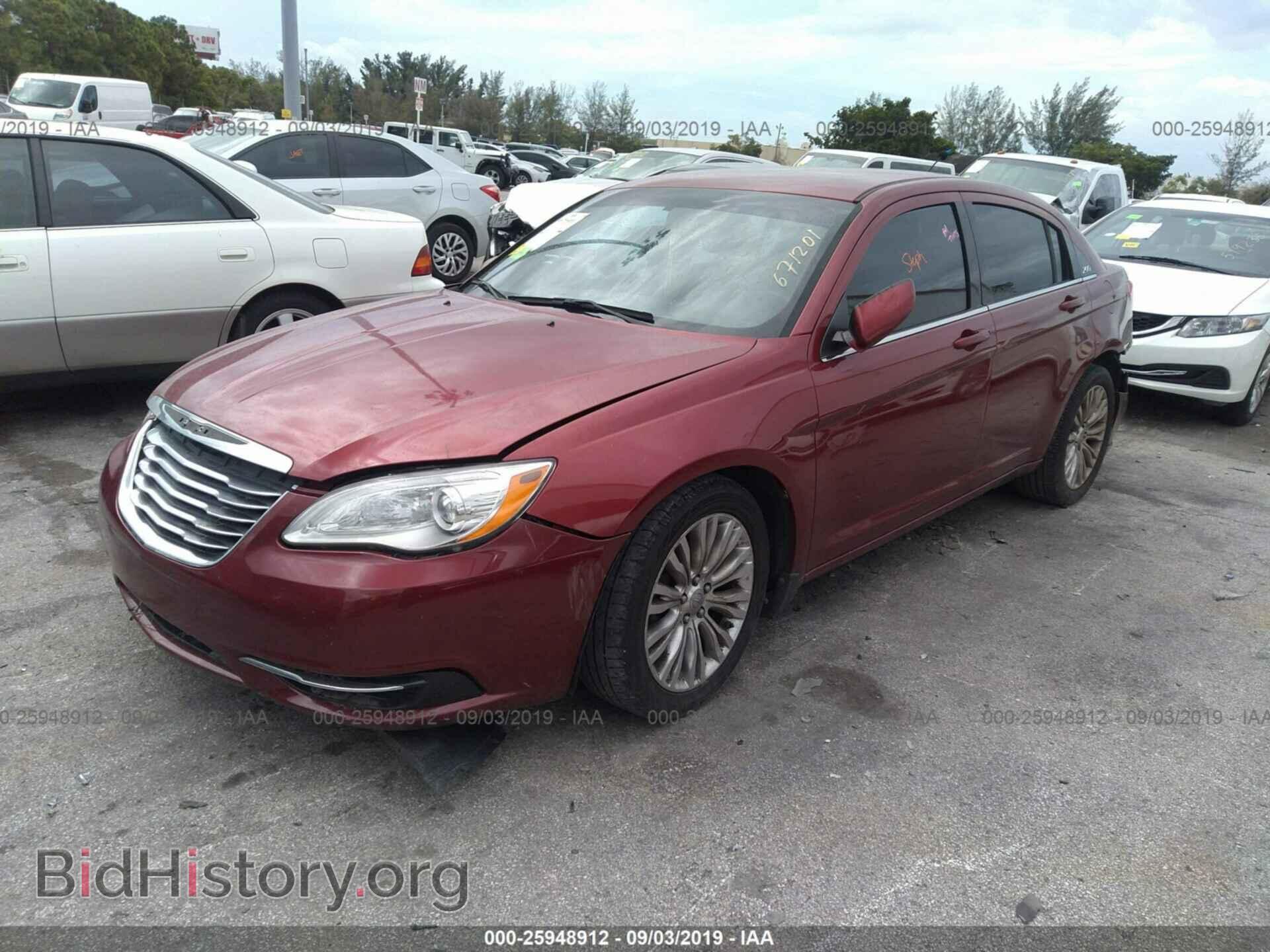 2013 CHRYSLER 200 - VIN: 1C3CCBAB2DN671201 - Фото 2