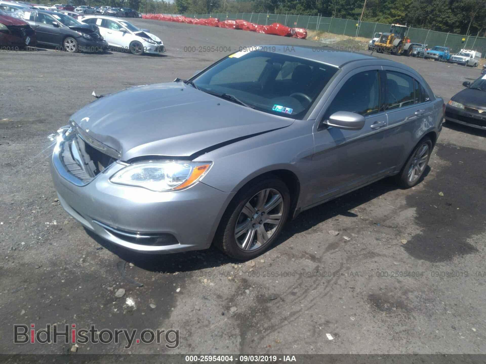 2013 CHRYSLER 200 - VIN: 1C3CCBAB1DN764758 - Photo 2