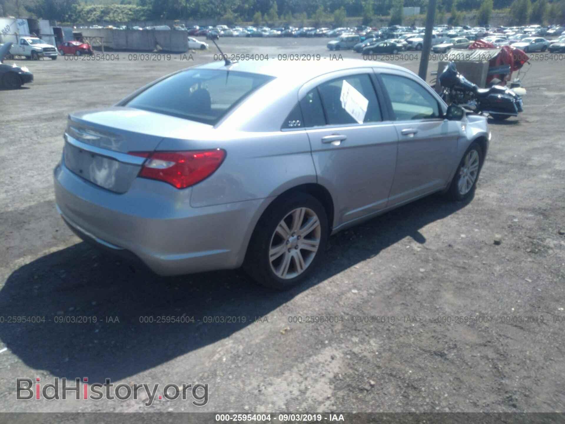 2013 CHRYSLER 200 - VIN: 1C3CCBAB1DN764758 - Photo 4